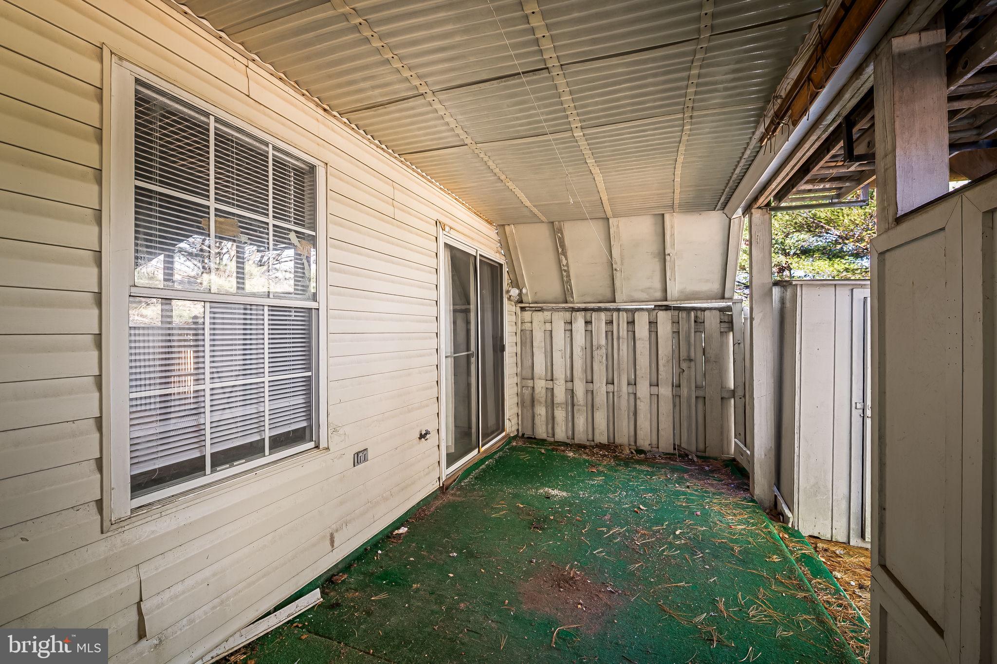 CONSTANT FRIENDSHIP - Residential