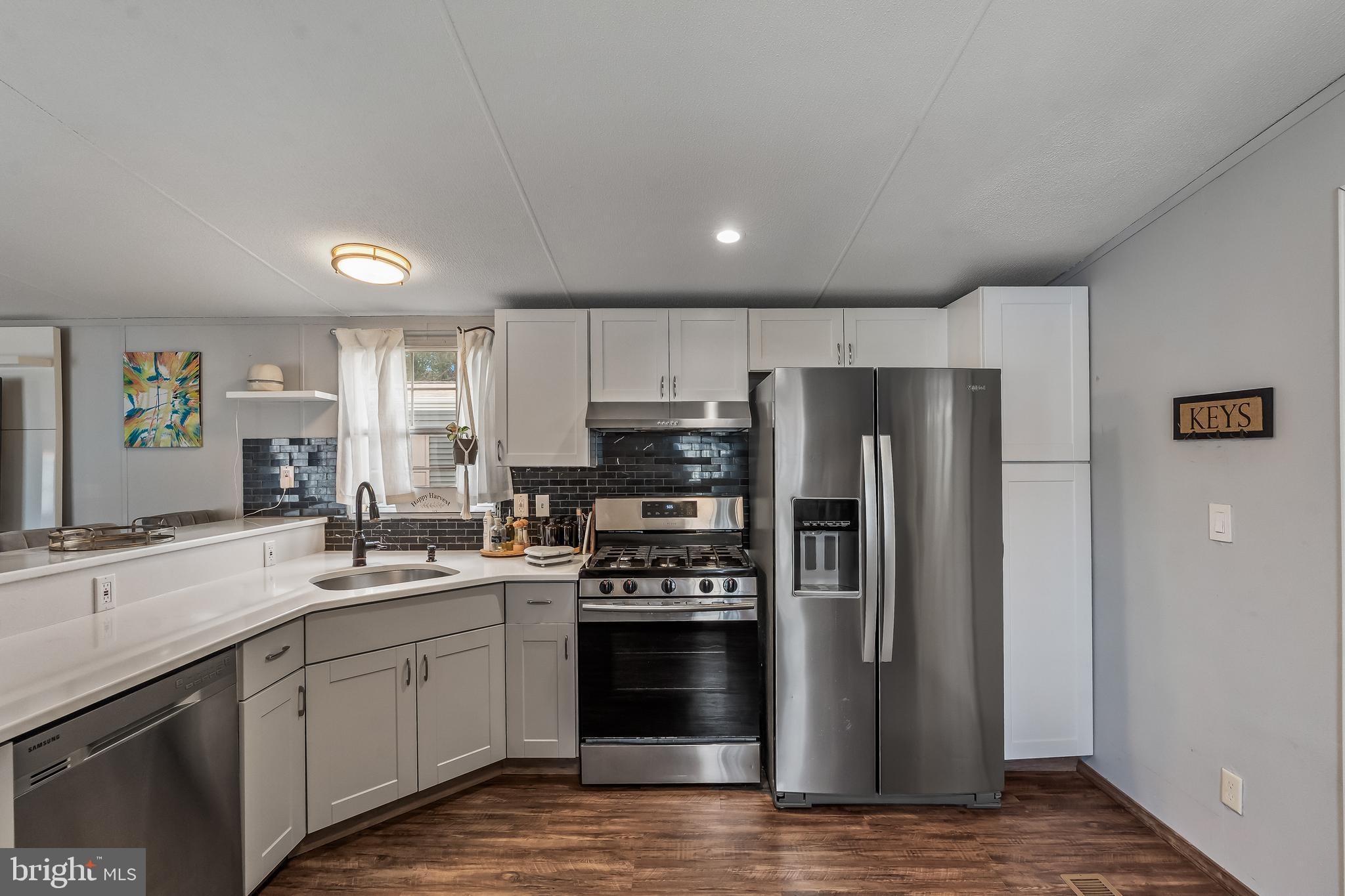 BREEZY ACRES - Residential