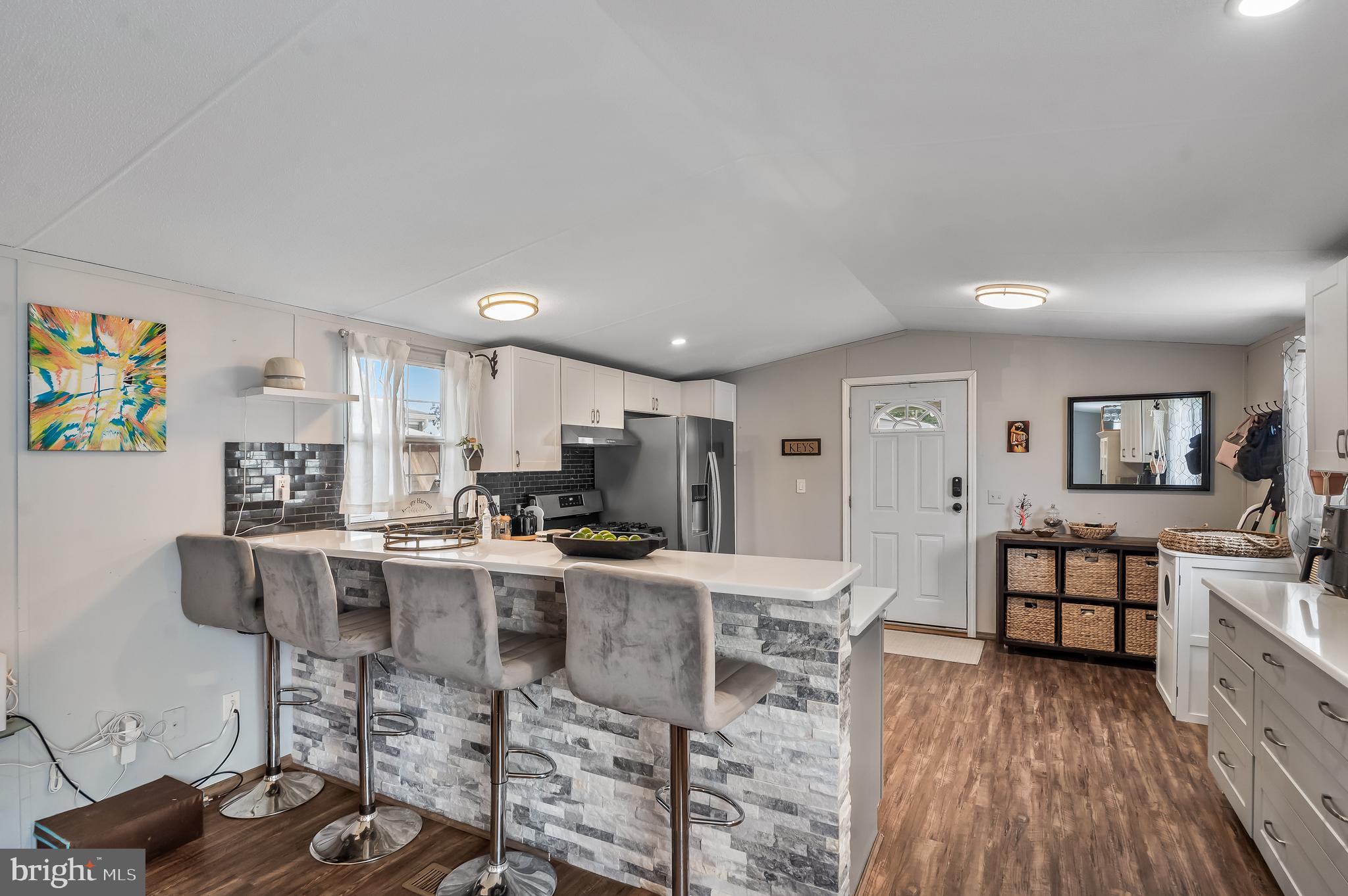 BREEZY ACRES - Residential