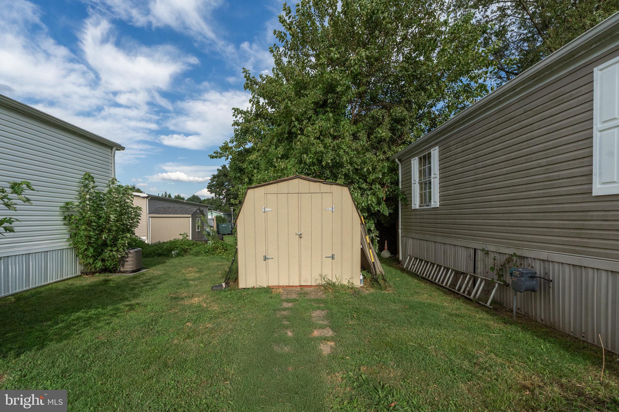 BREEZY ACRES - Residential