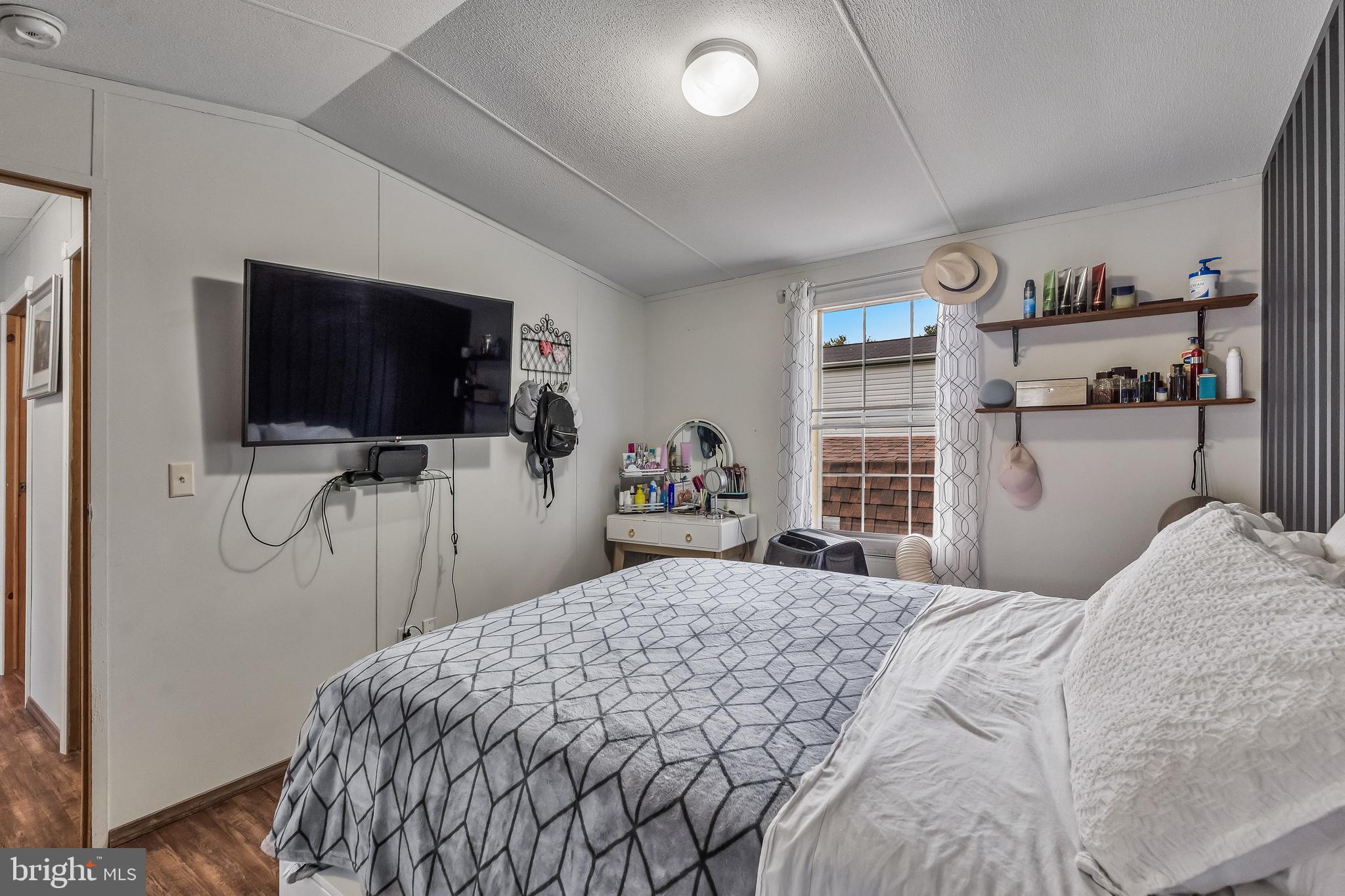 BREEZY ACRES - Residential