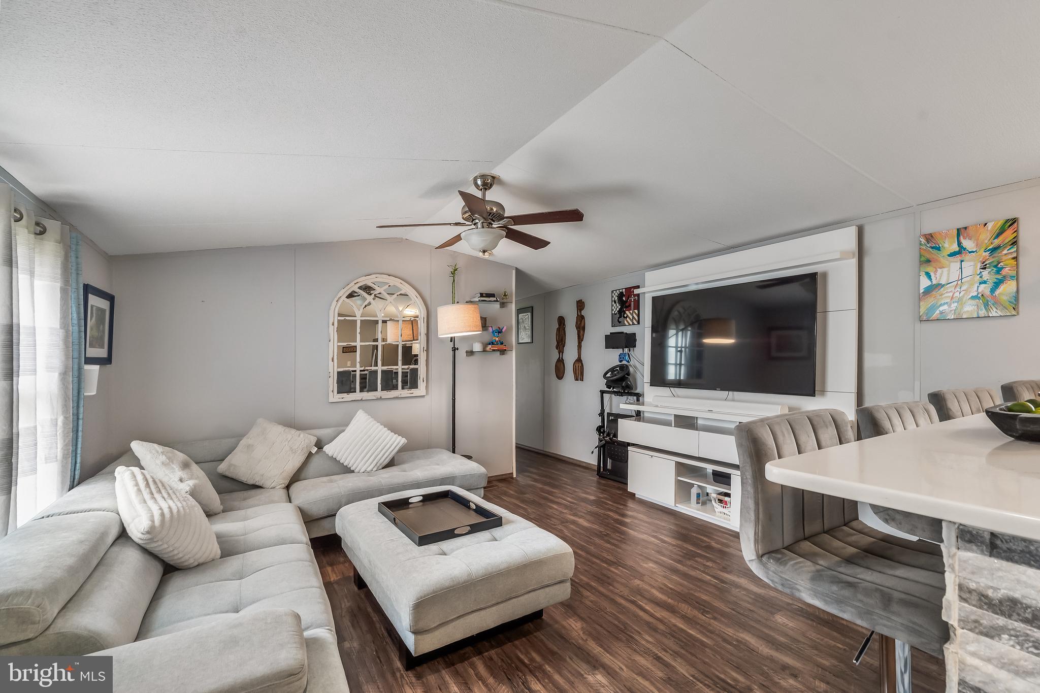 BREEZY ACRES - Residential