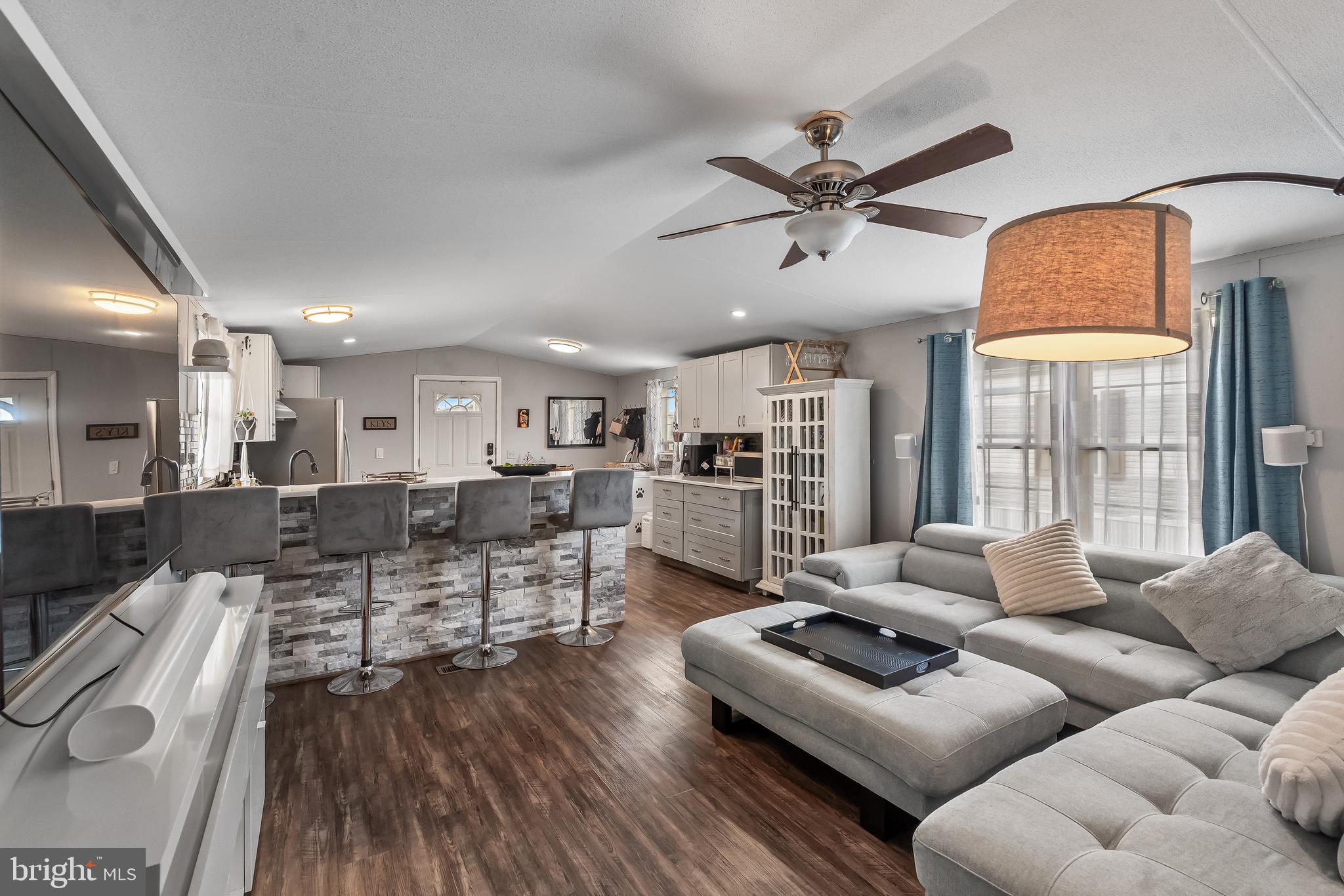 BREEZY ACRES - Residential