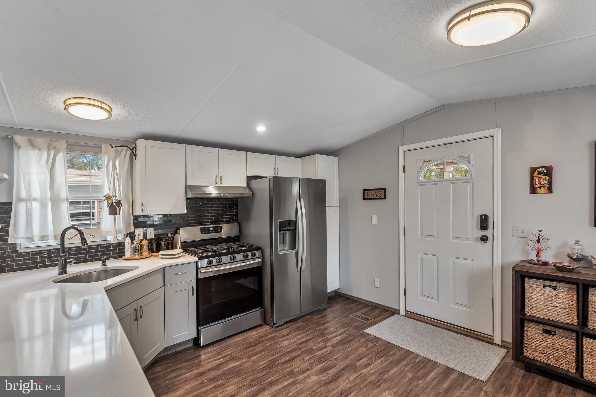 BREEZY ACRES - Residential