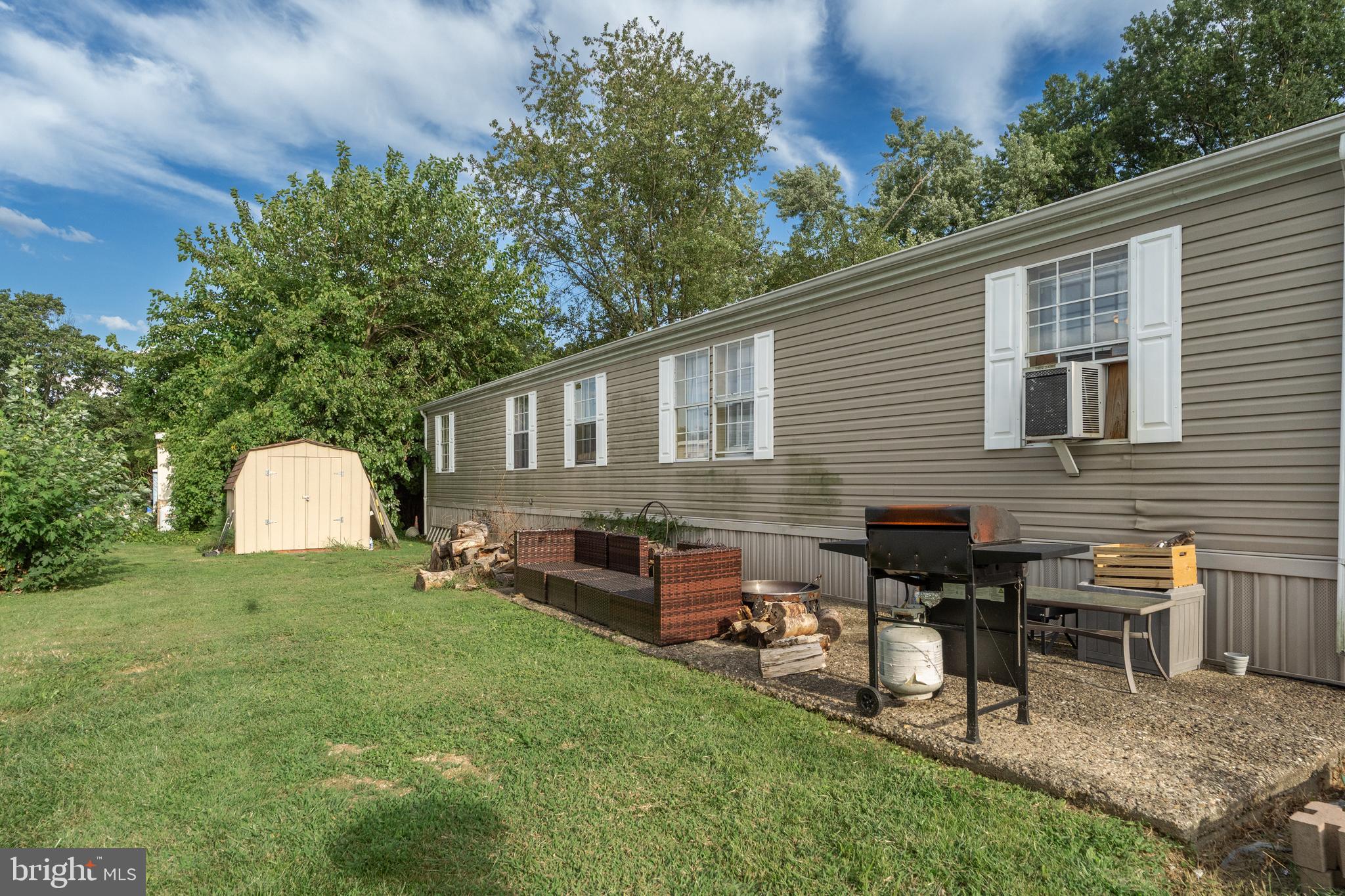 BREEZY ACRES - Residential