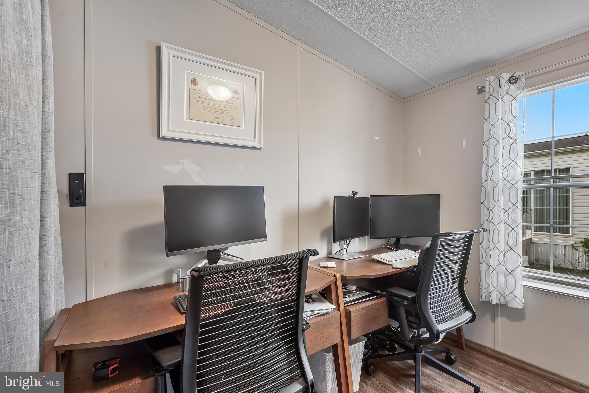 BREEZY ACRES - Residential