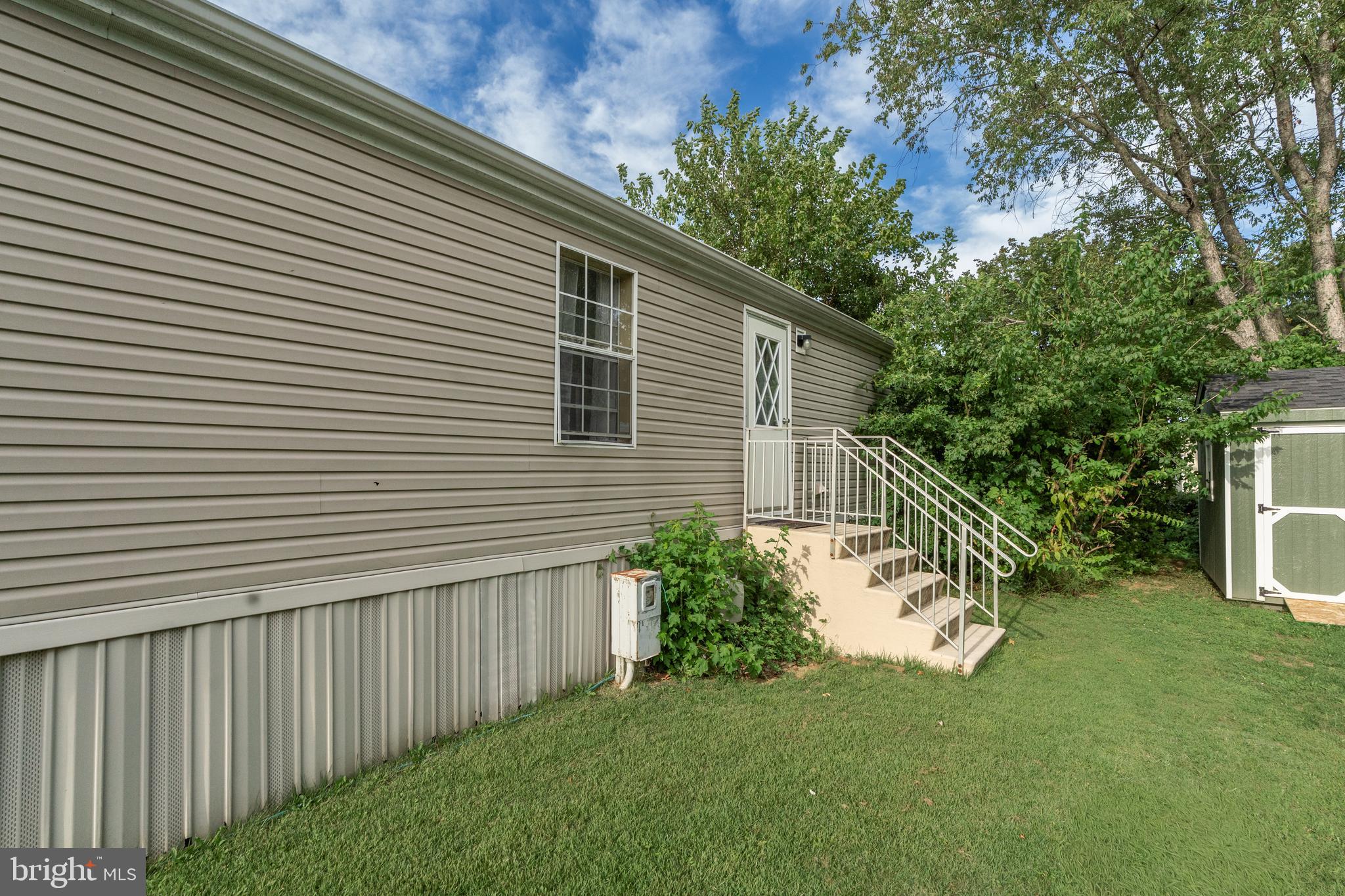 BREEZY ACRES - Residential