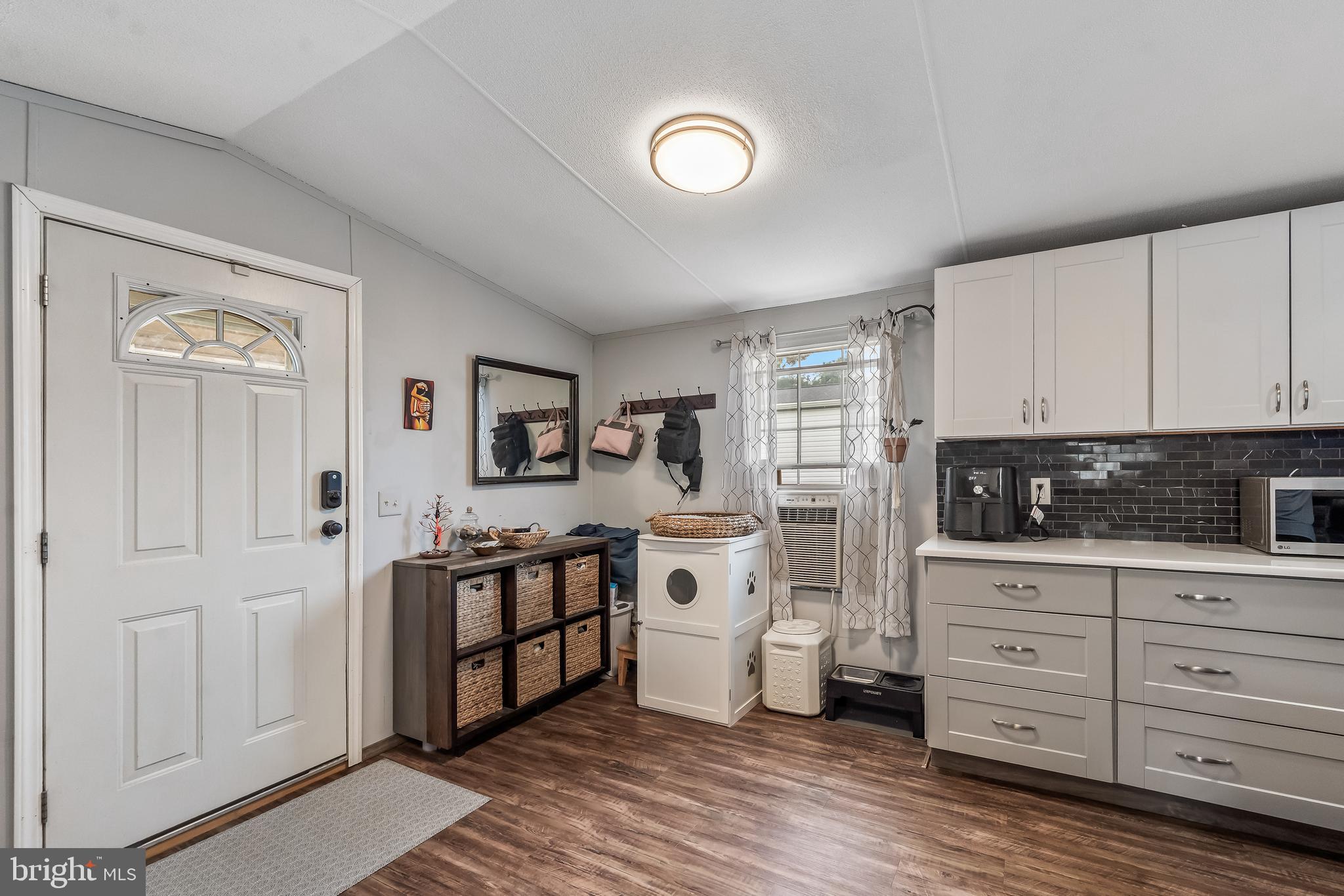 BREEZY ACRES - Residential