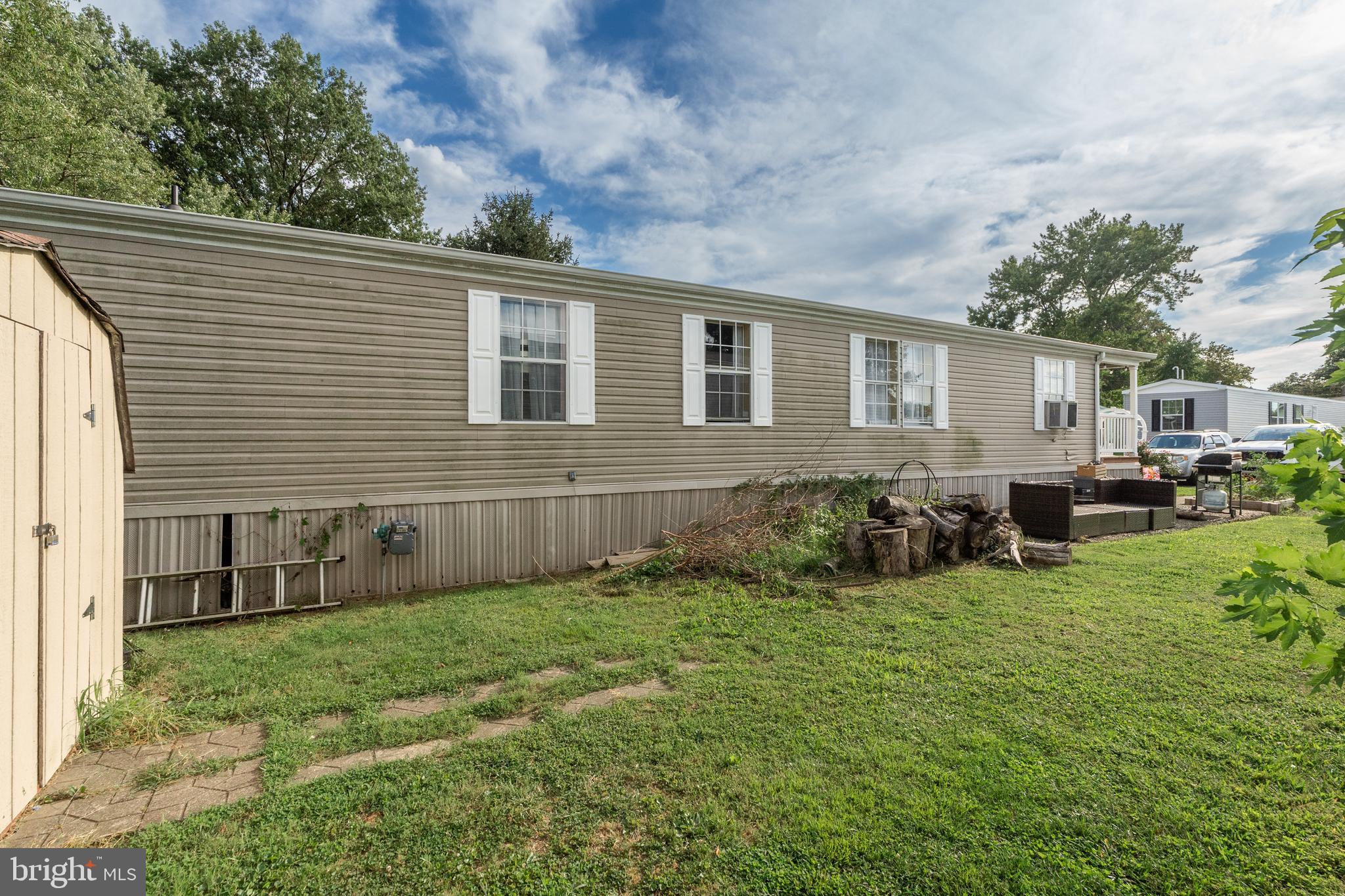 BREEZY ACRES - Residential