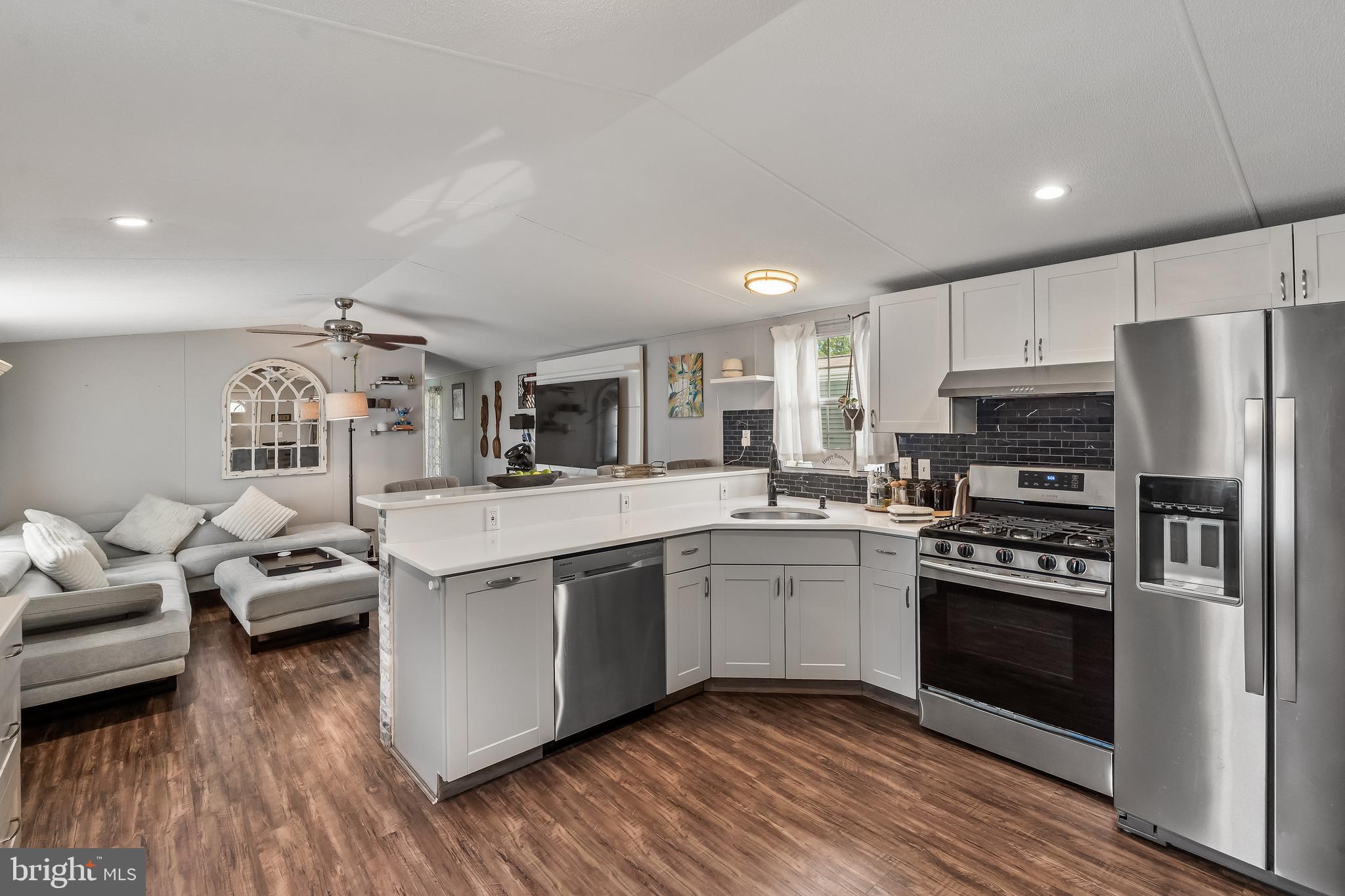 BREEZY ACRES - Residential