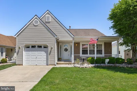 6 Trent Drive, Toms River, NJ MLS: NJOC2033620