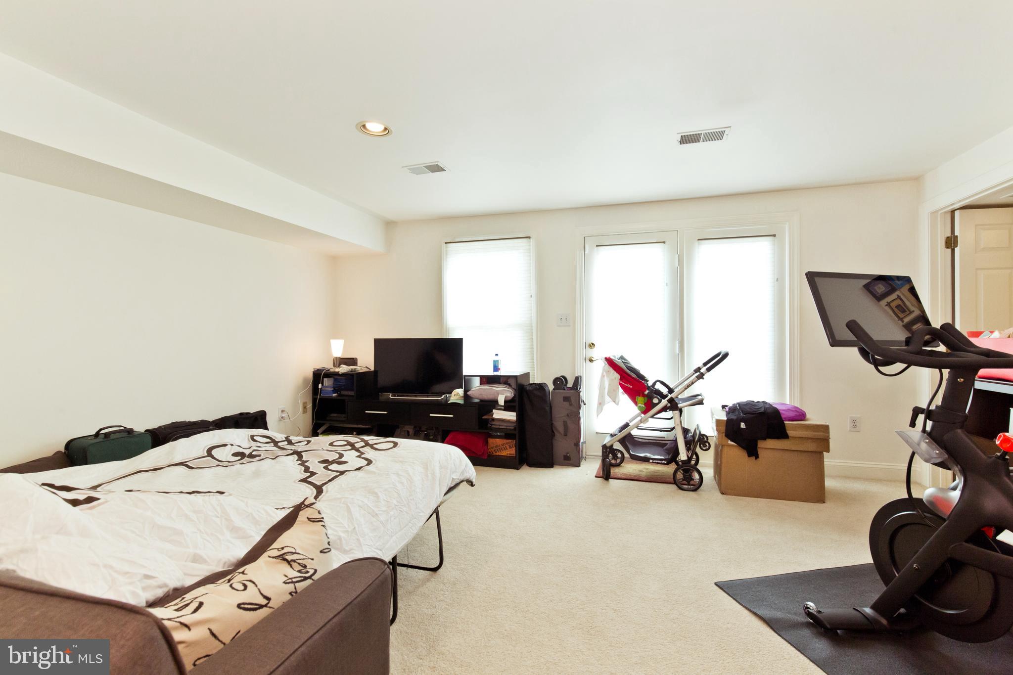 FENWICK COURT - Residential Lease