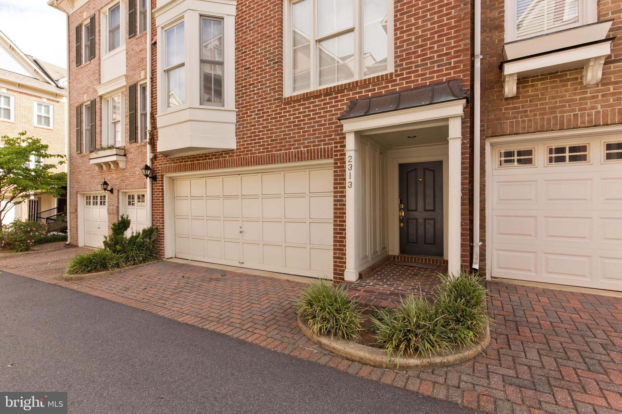 FENWICK COURT - Residential Lease