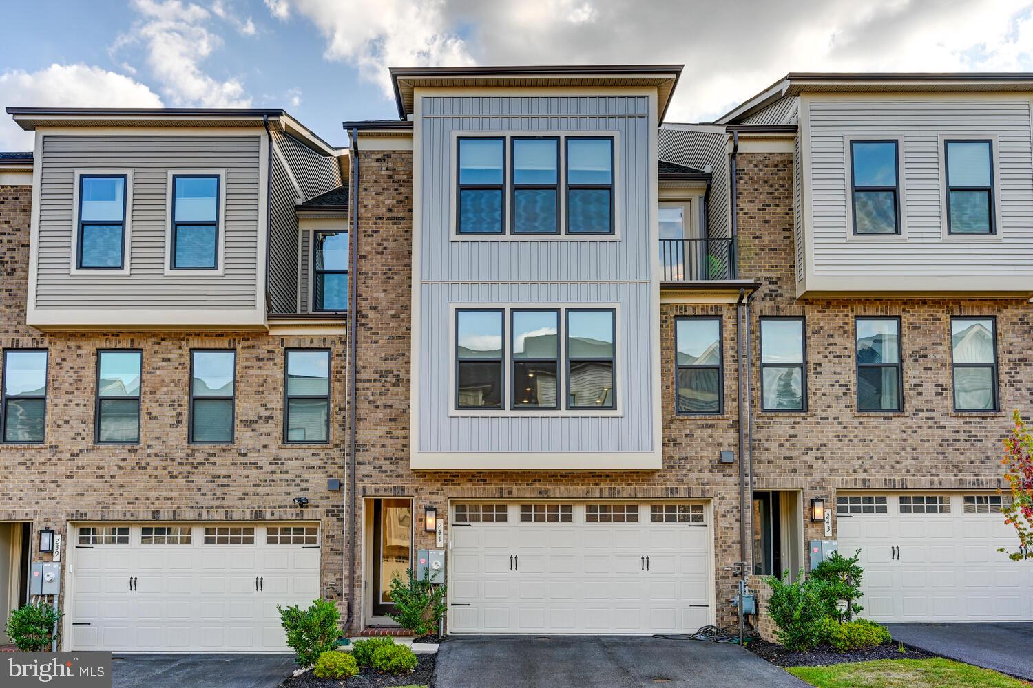 241 HICKORY HOLLOW COURT