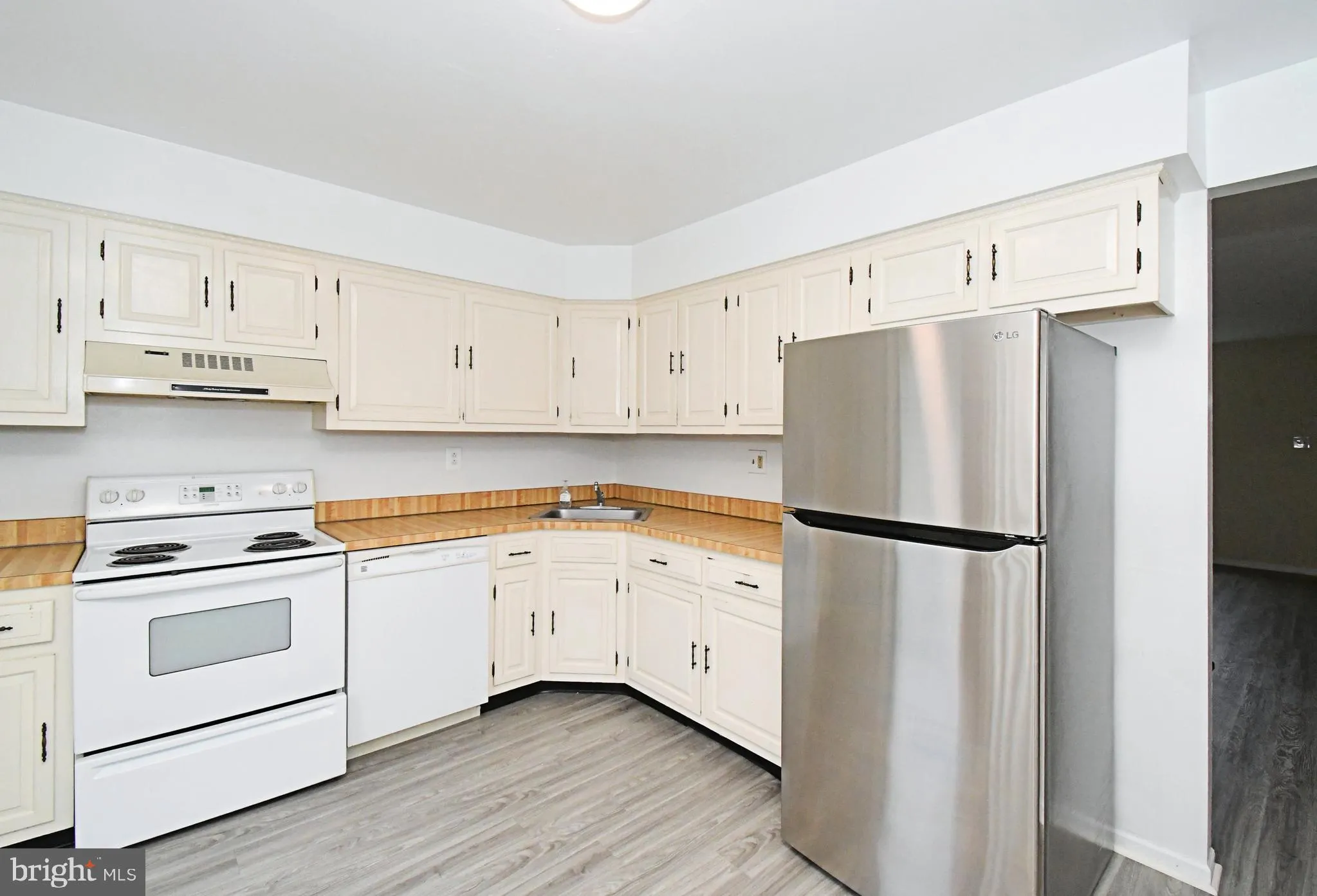 Yardley, Pennsylvania 19067, United States, 2 Bedrooms Bedrooms, ,2 BathroomsBathrooms,Residential,Active,256880