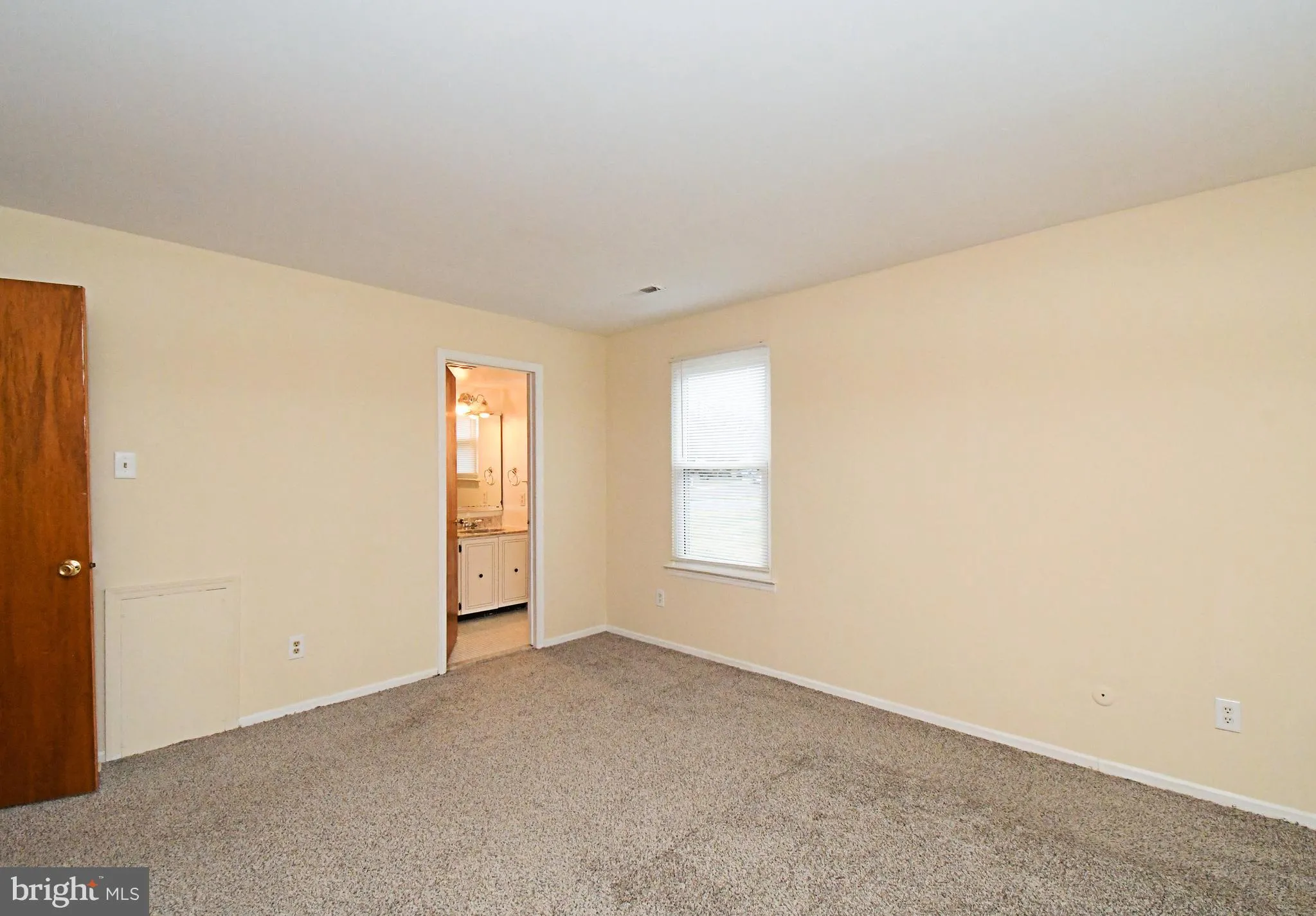 Yardley, Pennsylvania 19067, United States, 2 Bedrooms Bedrooms, ,2 BathroomsBathrooms,Residential,Active,256880