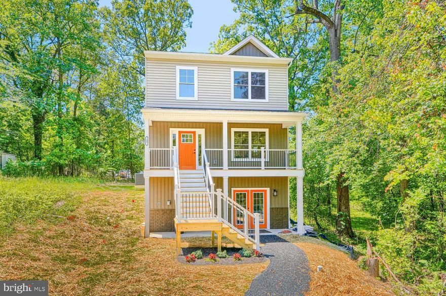 NEW CONSTRUCTION ! Private DEAD END location overlooking wooded conservation area. Convenient to shopping , schools and main roads. Three finished levels to include 4 bedroom, 3.5 baths and a beautiful open floor plan. Fully finished lower level with full bath, bedroom and family room w/wet bar.