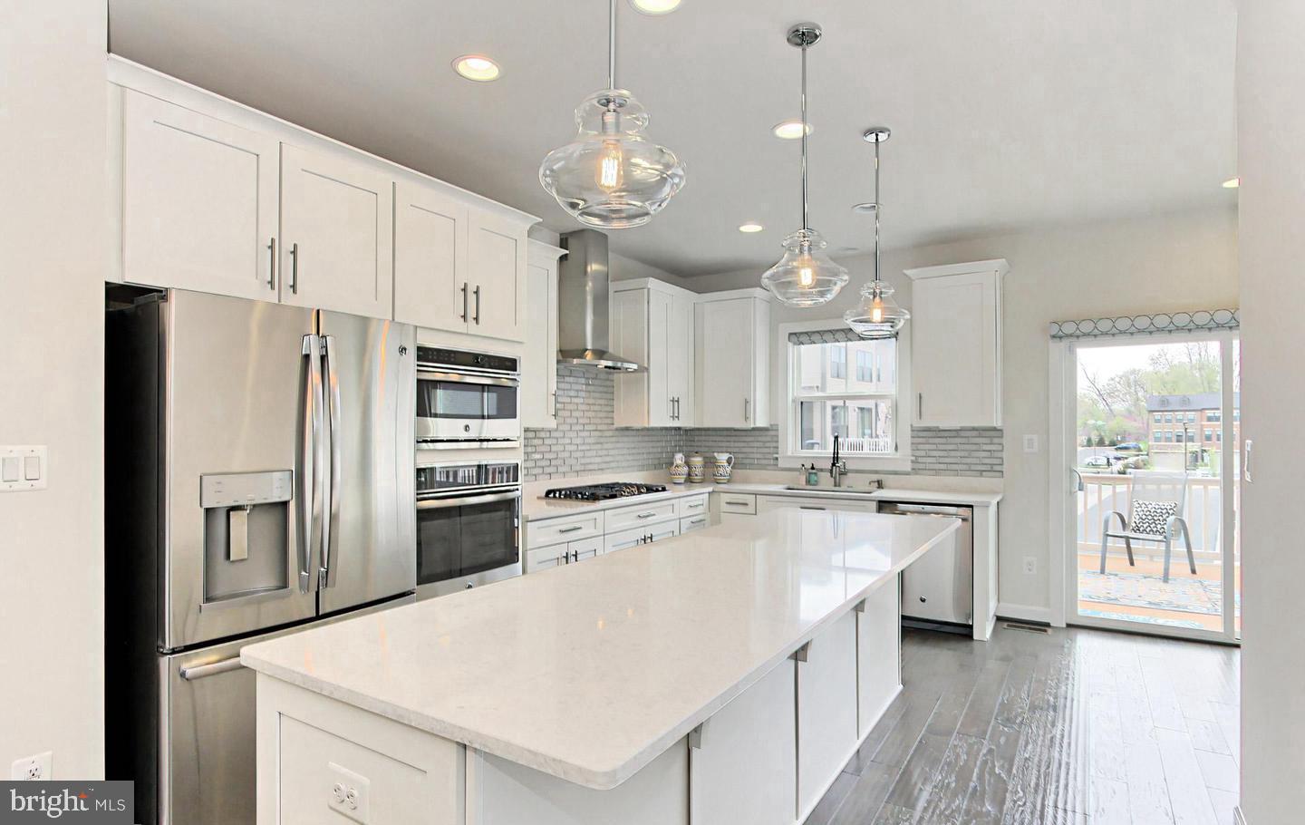 METRO ROW - Residential Lease