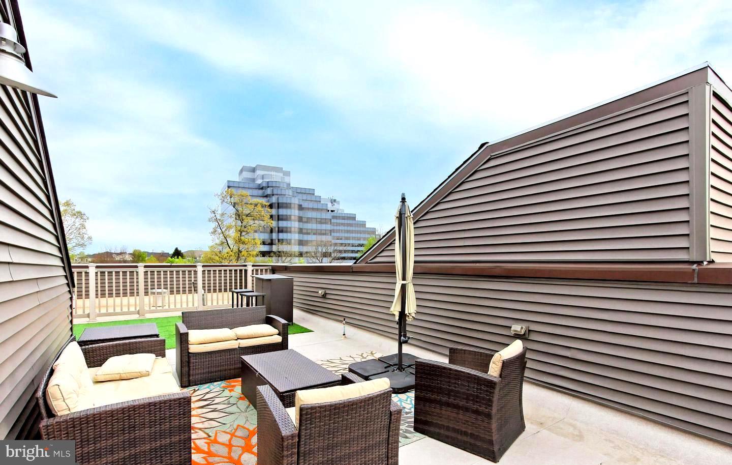 METRO ROW - Residential Lease