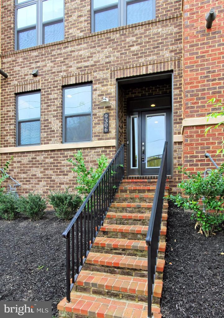 METRO ROW - Residential Lease