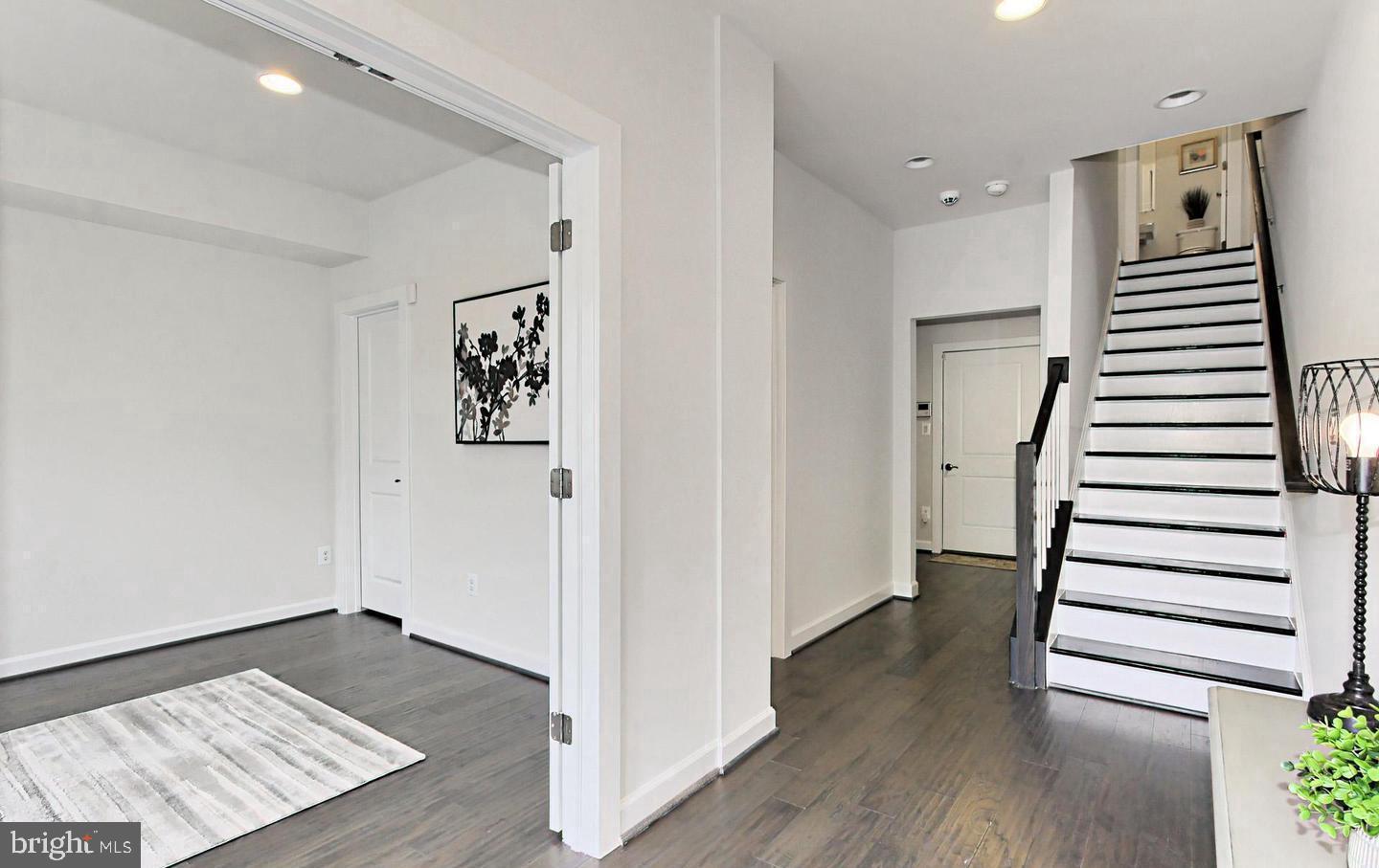 METRO ROW - Residential Lease