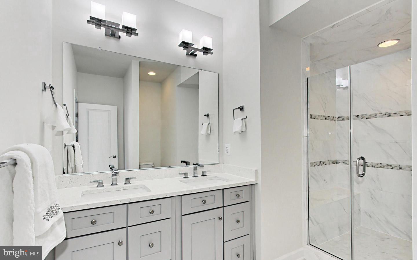 METRO ROW - Residential Lease