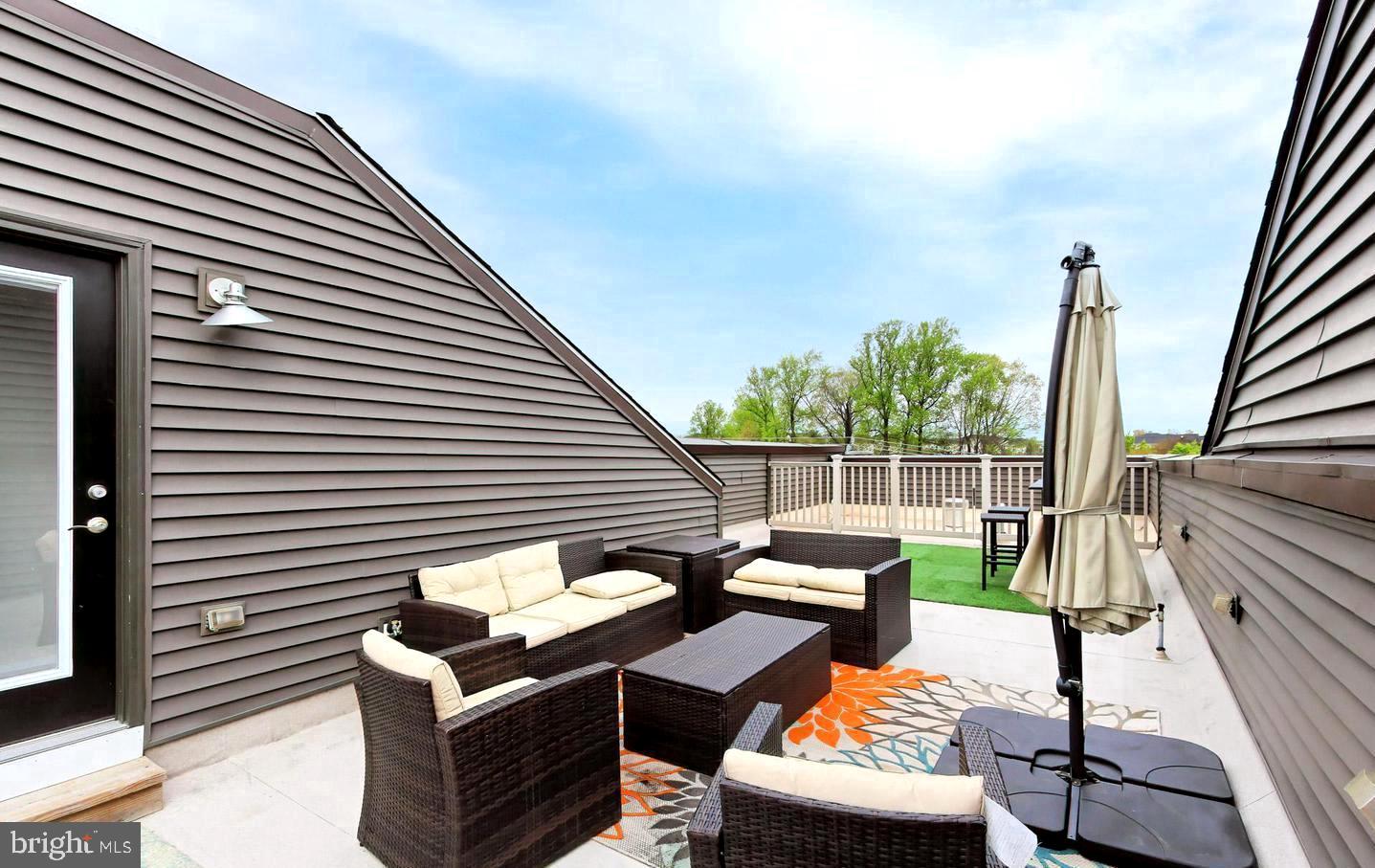 METRO ROW - Residential Lease