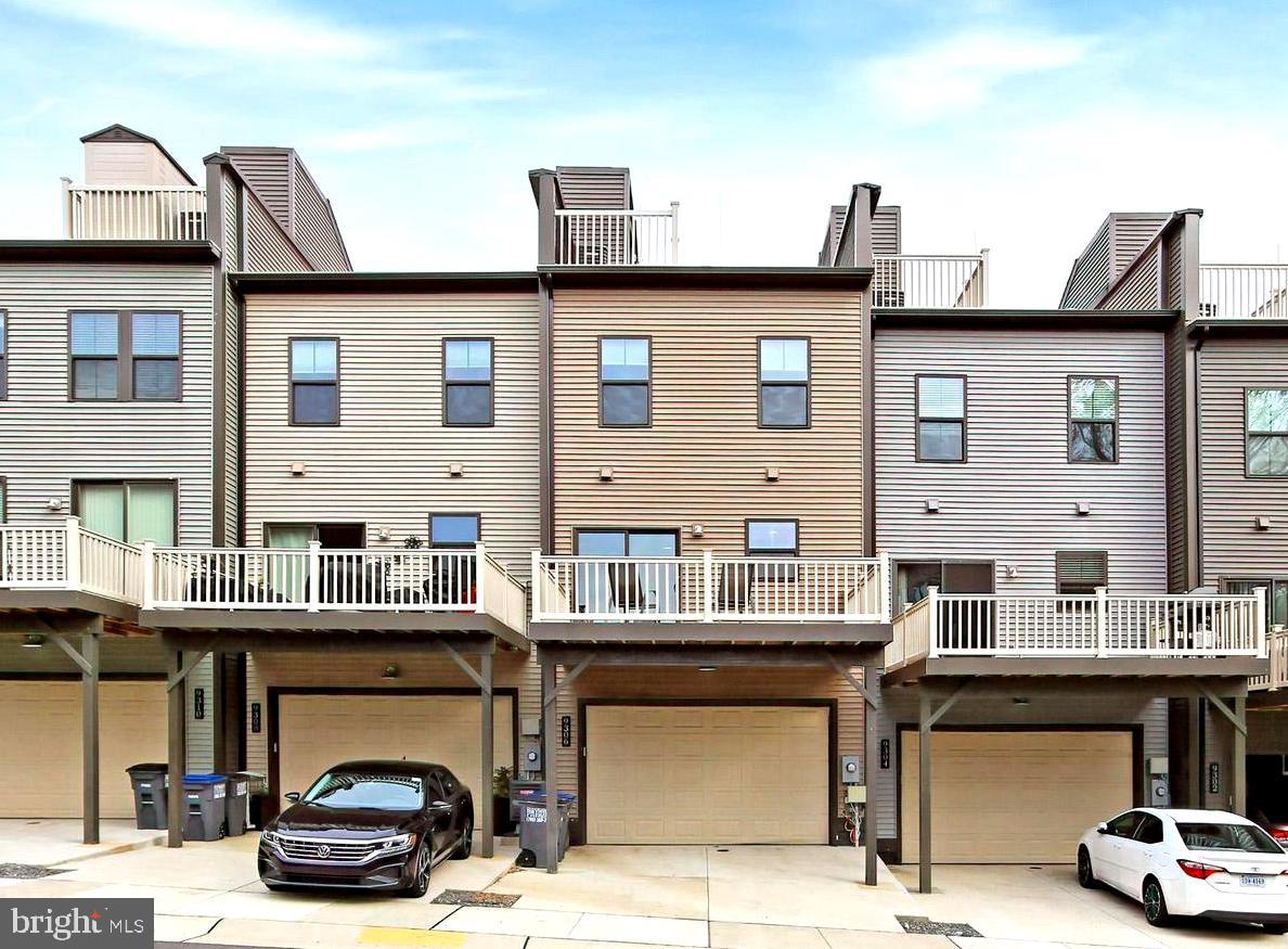 METRO ROW - Residential Lease