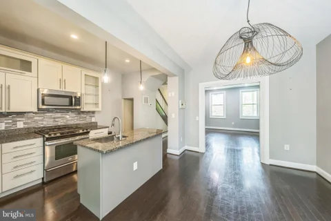 MLS: DCDC2272844