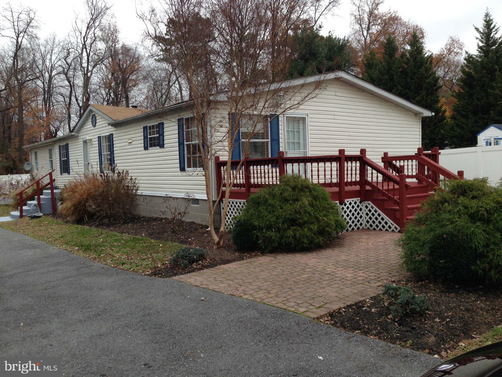 Great Rental with 2 Master Suites, Sitting room , Plenty of Parking, Pergo FloorsLarge Parking area,