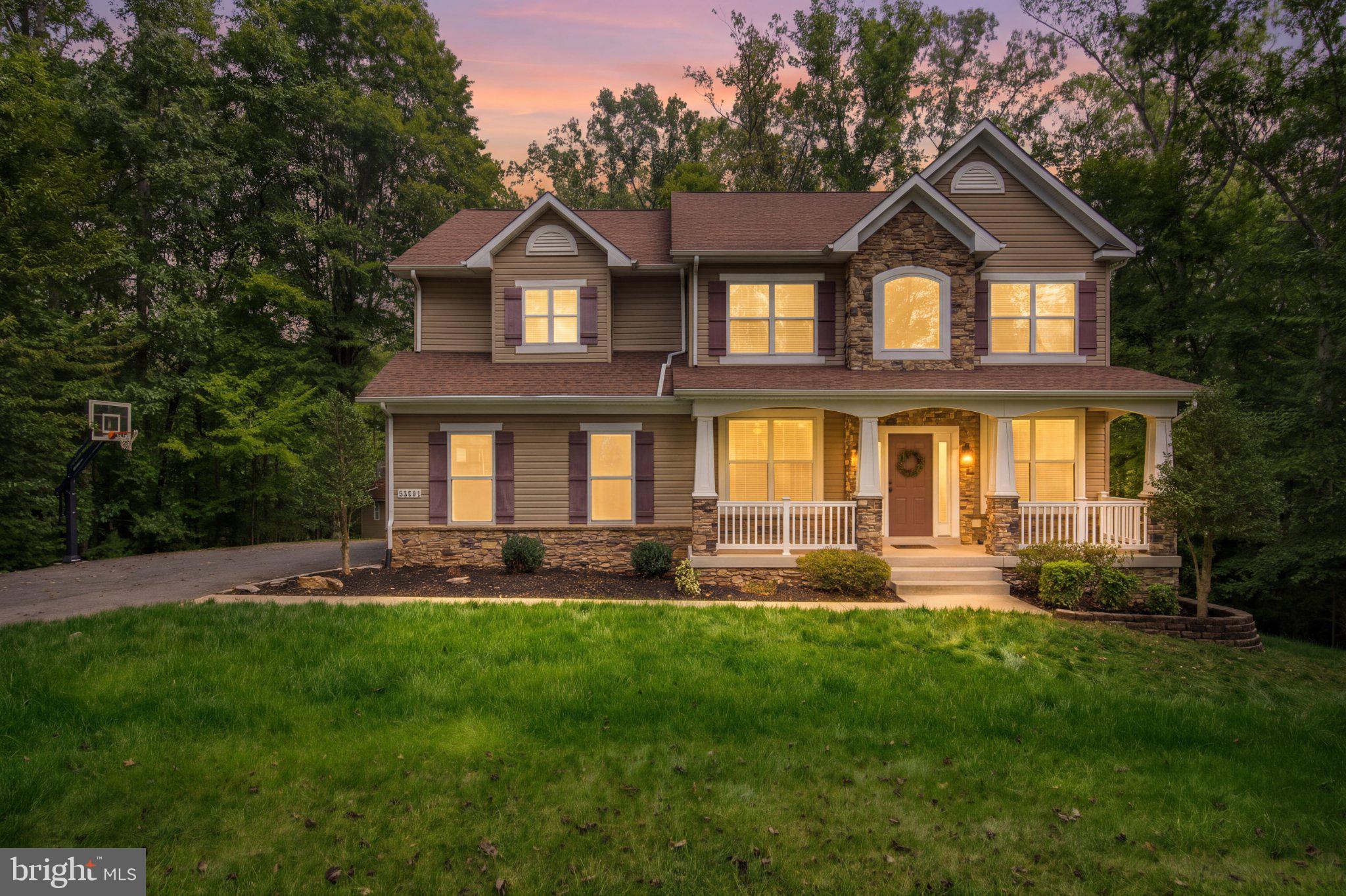 1199 HONEYSUCKLE WAY