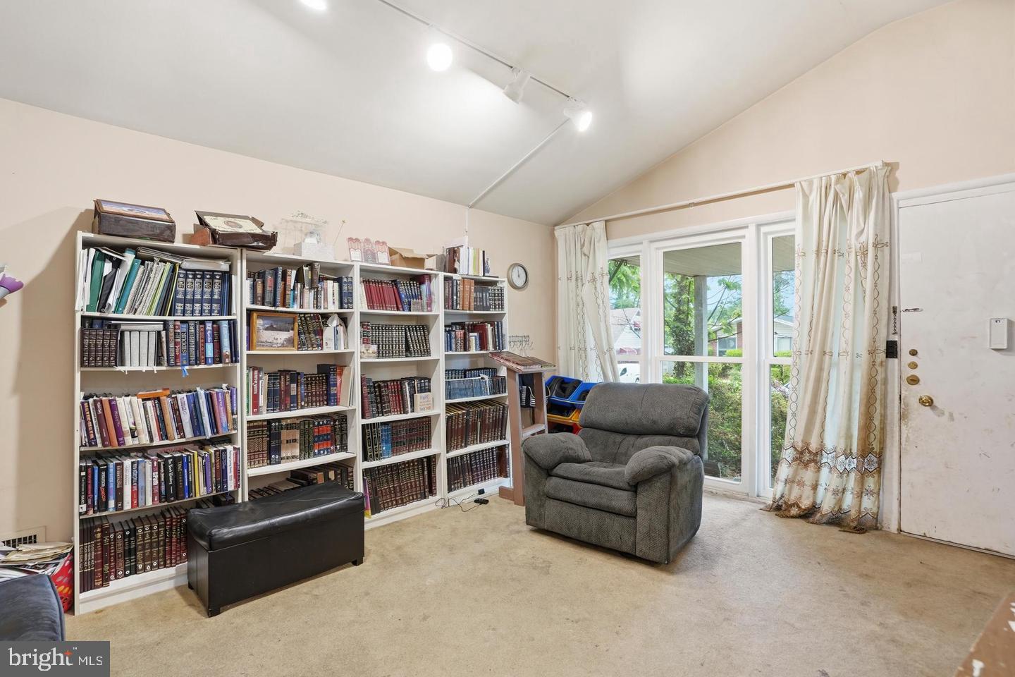 5908 WINNER AVENUE