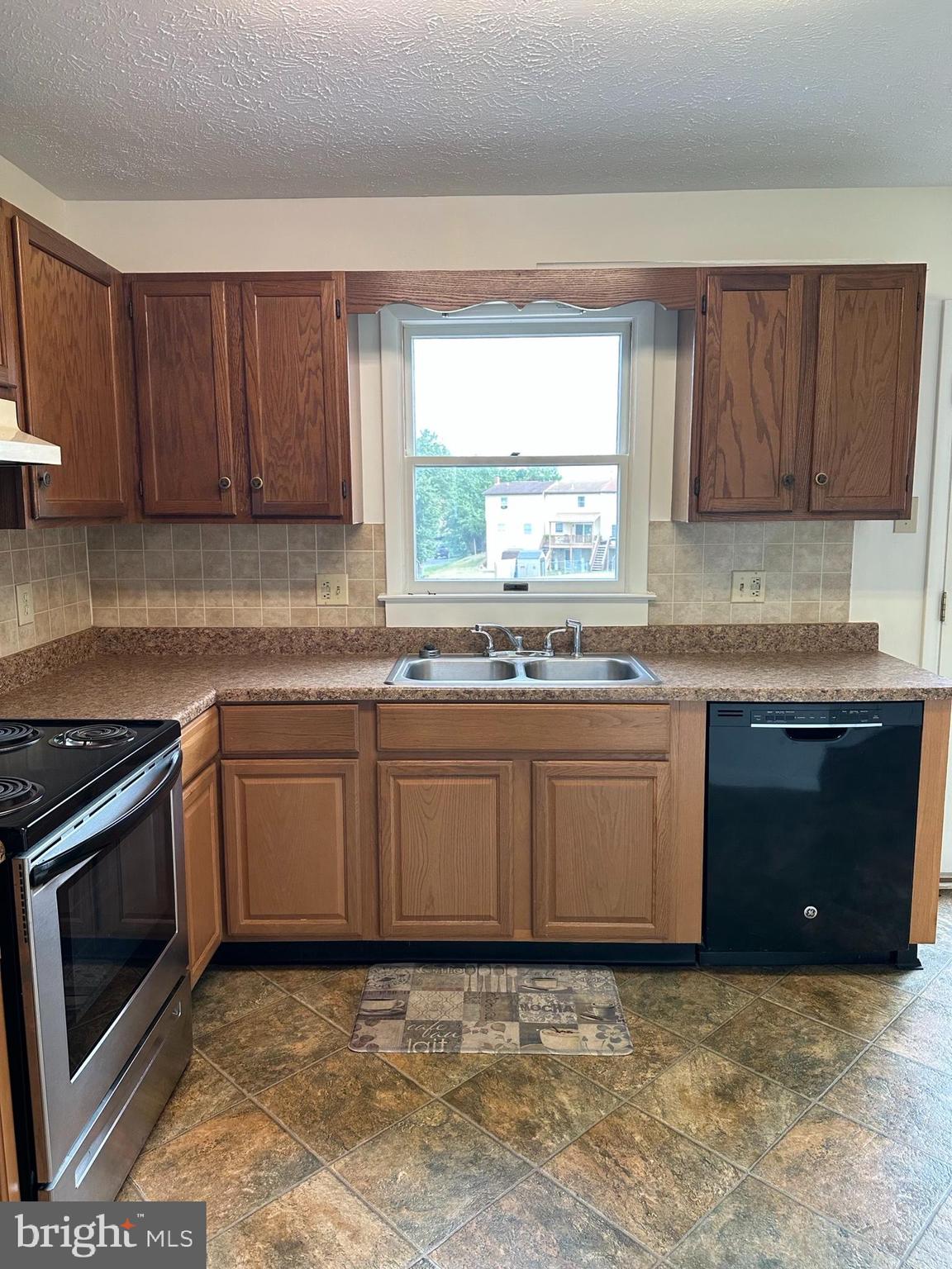 151 E RESERVOIR ROAD
