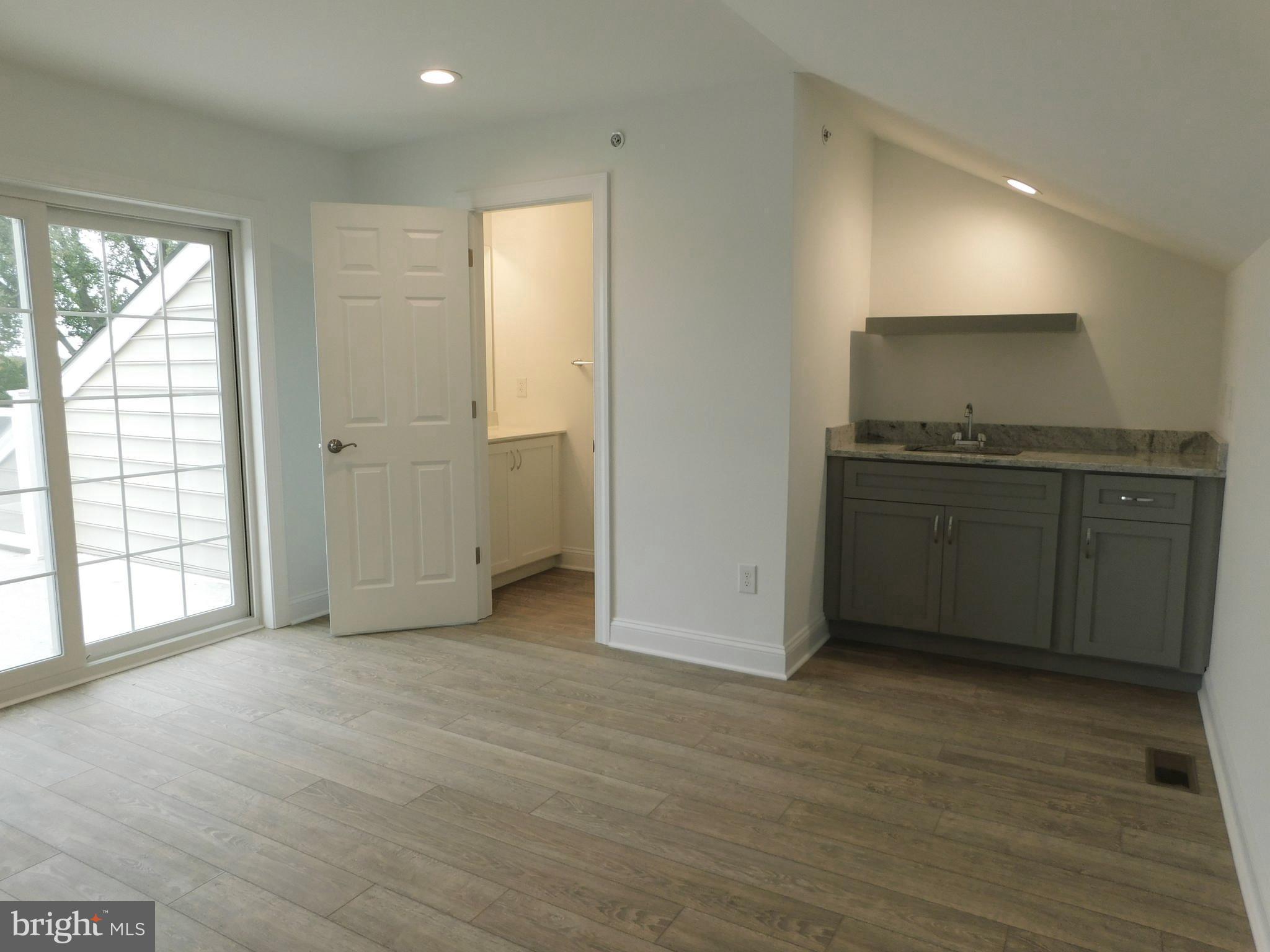 RADCLIFFE COURT - Residential Lease