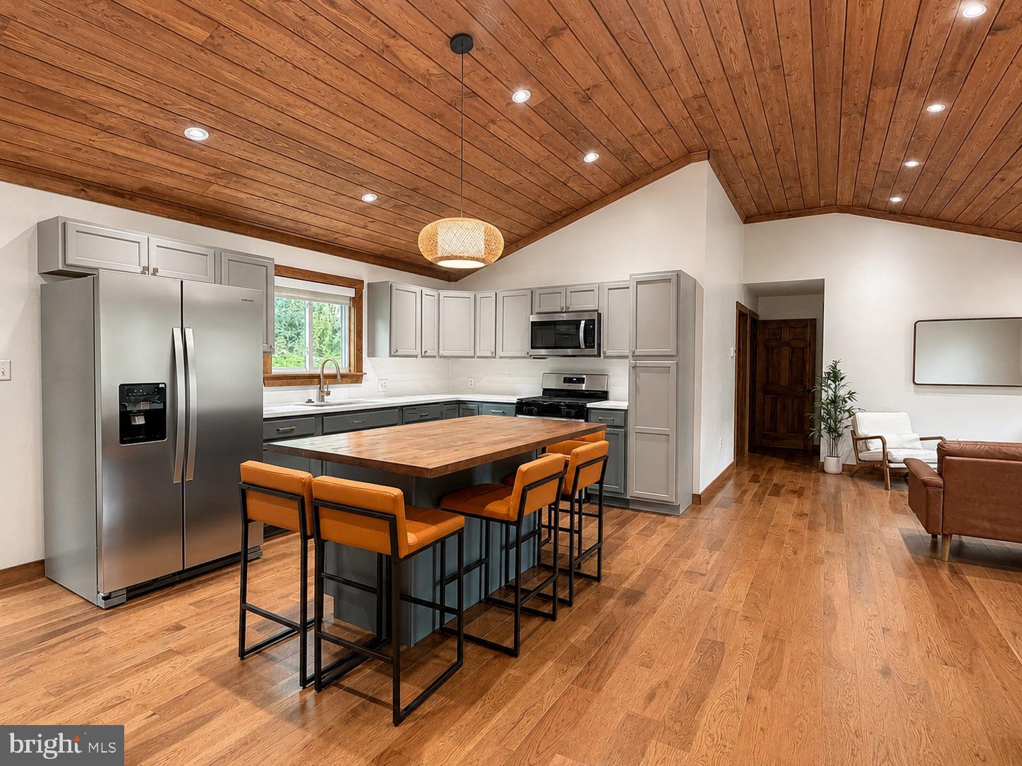 3 LAUREL AVENUE