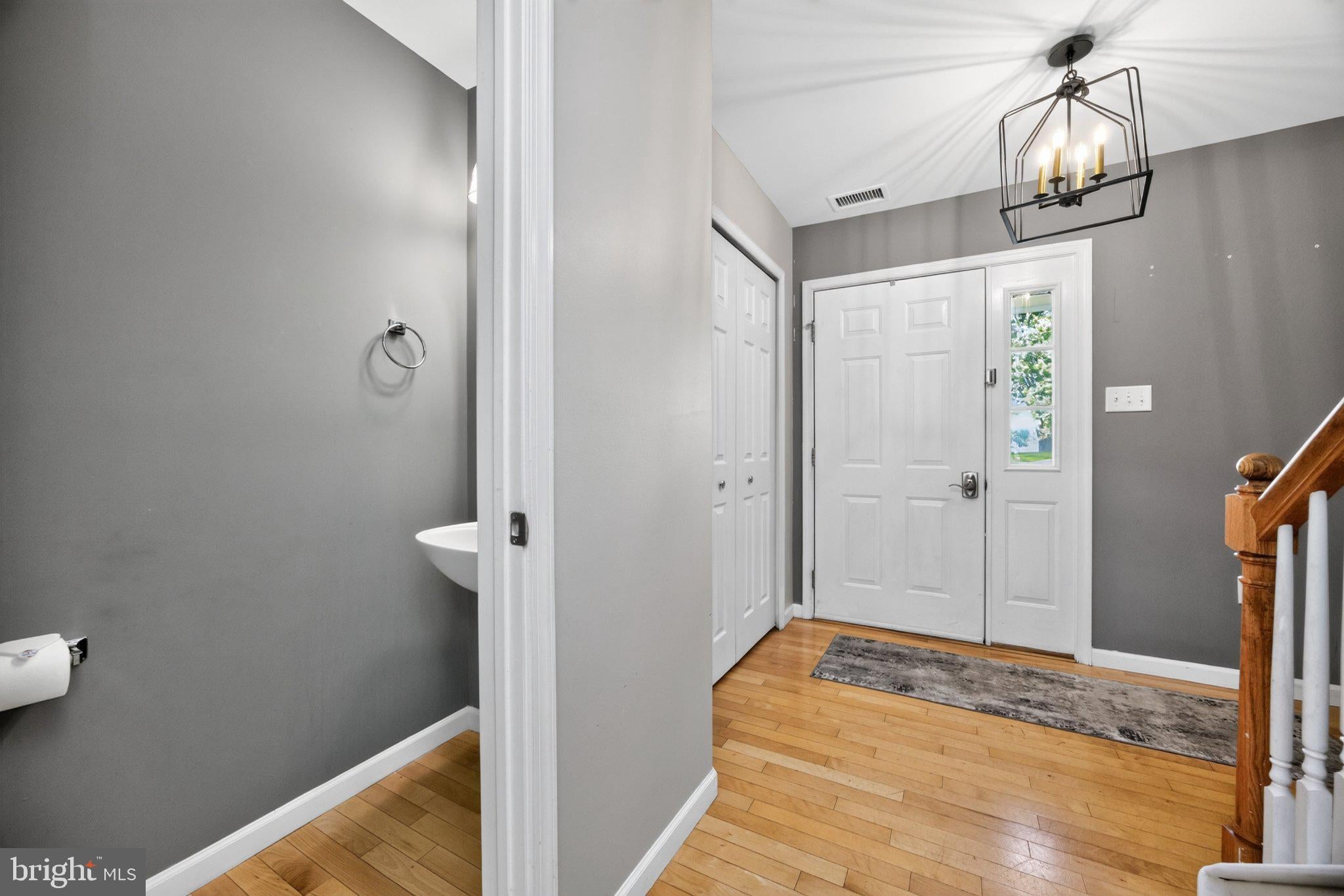 125 RED OAK CT COURT