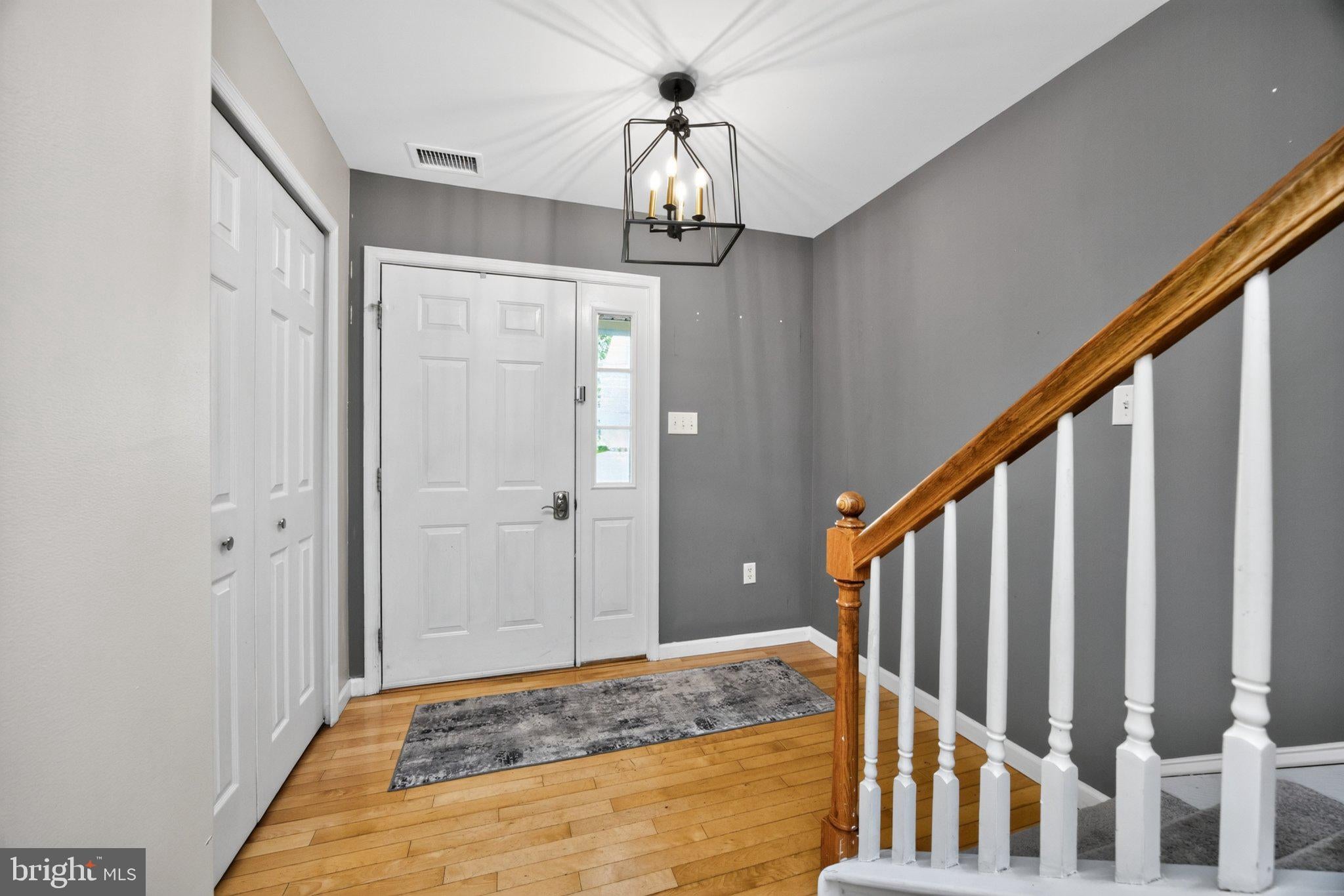 125 RED OAK CT COURT