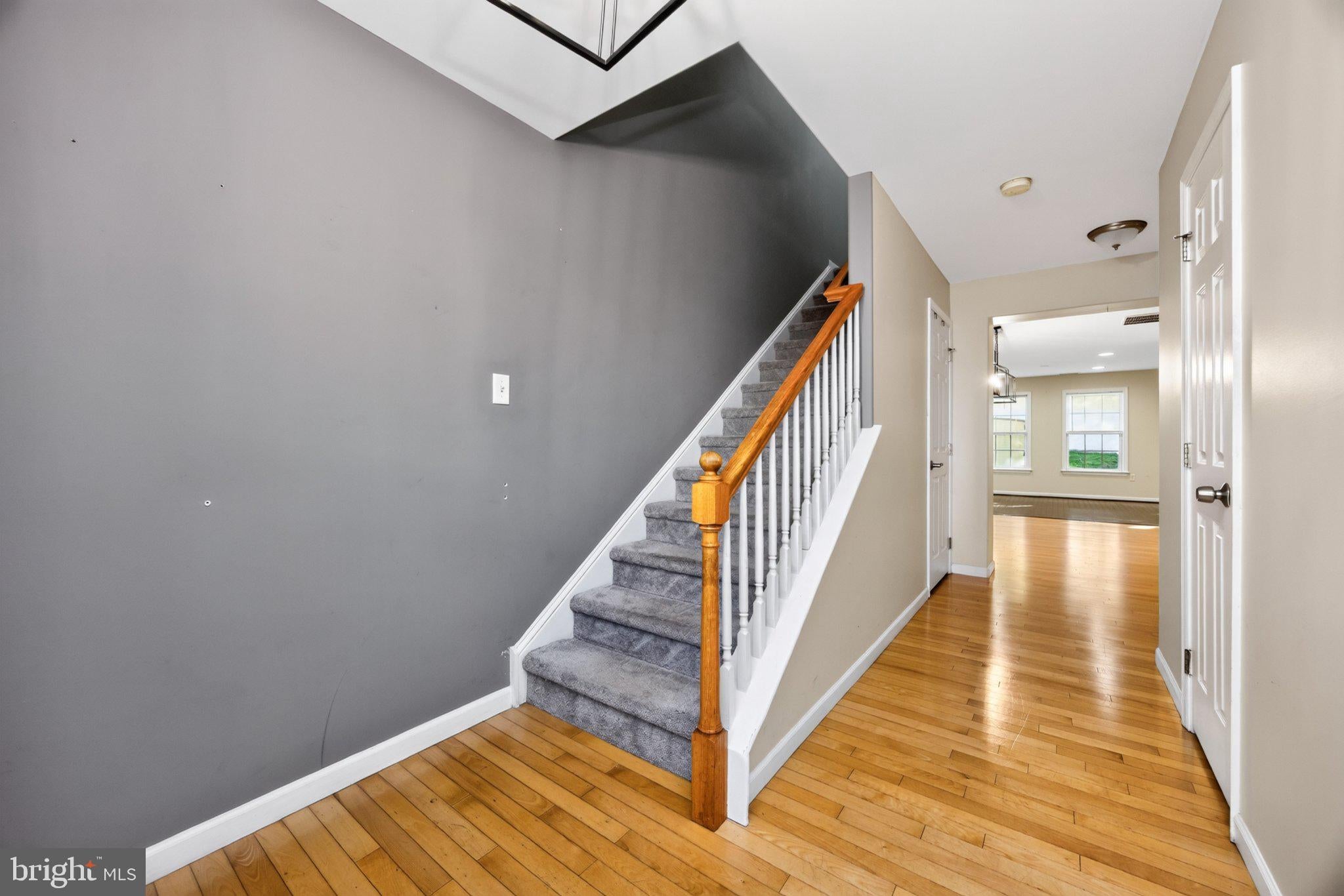 125 RED OAK CT COURT