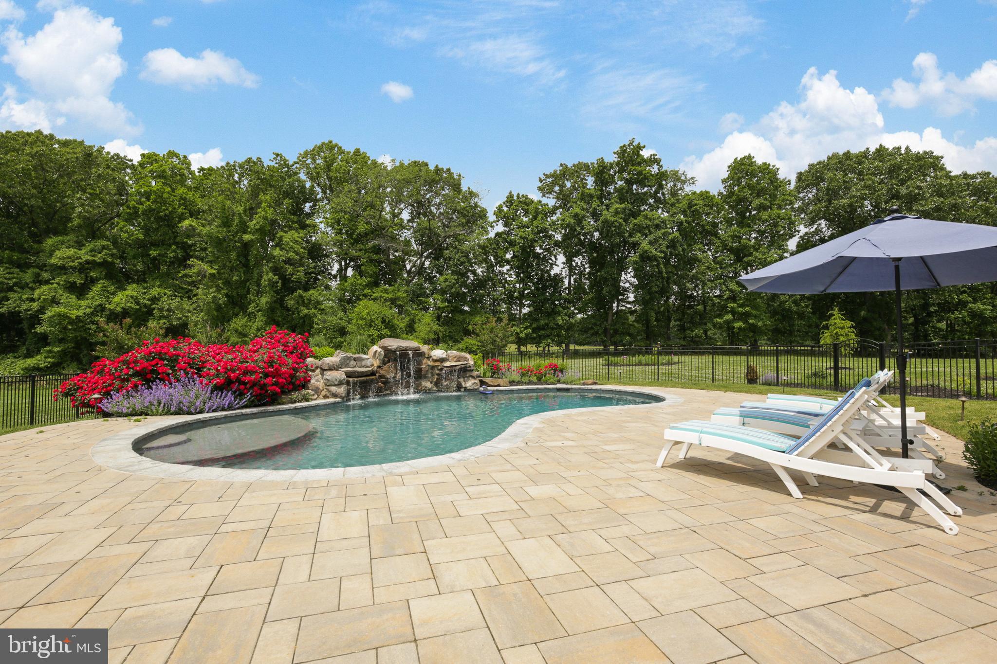 FALLS ROAD CORRIDOR - Residential