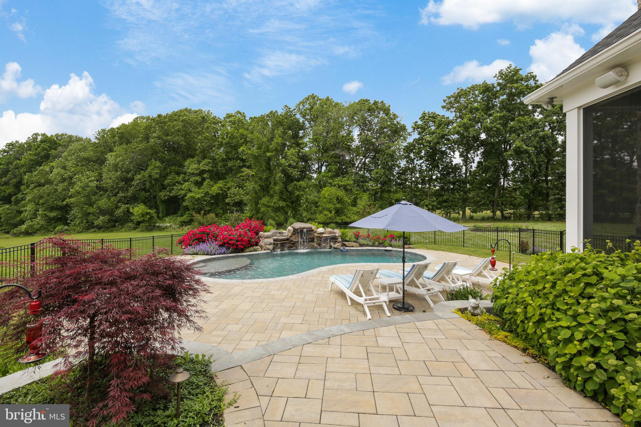 FALLS ROAD CORRIDOR - Residential