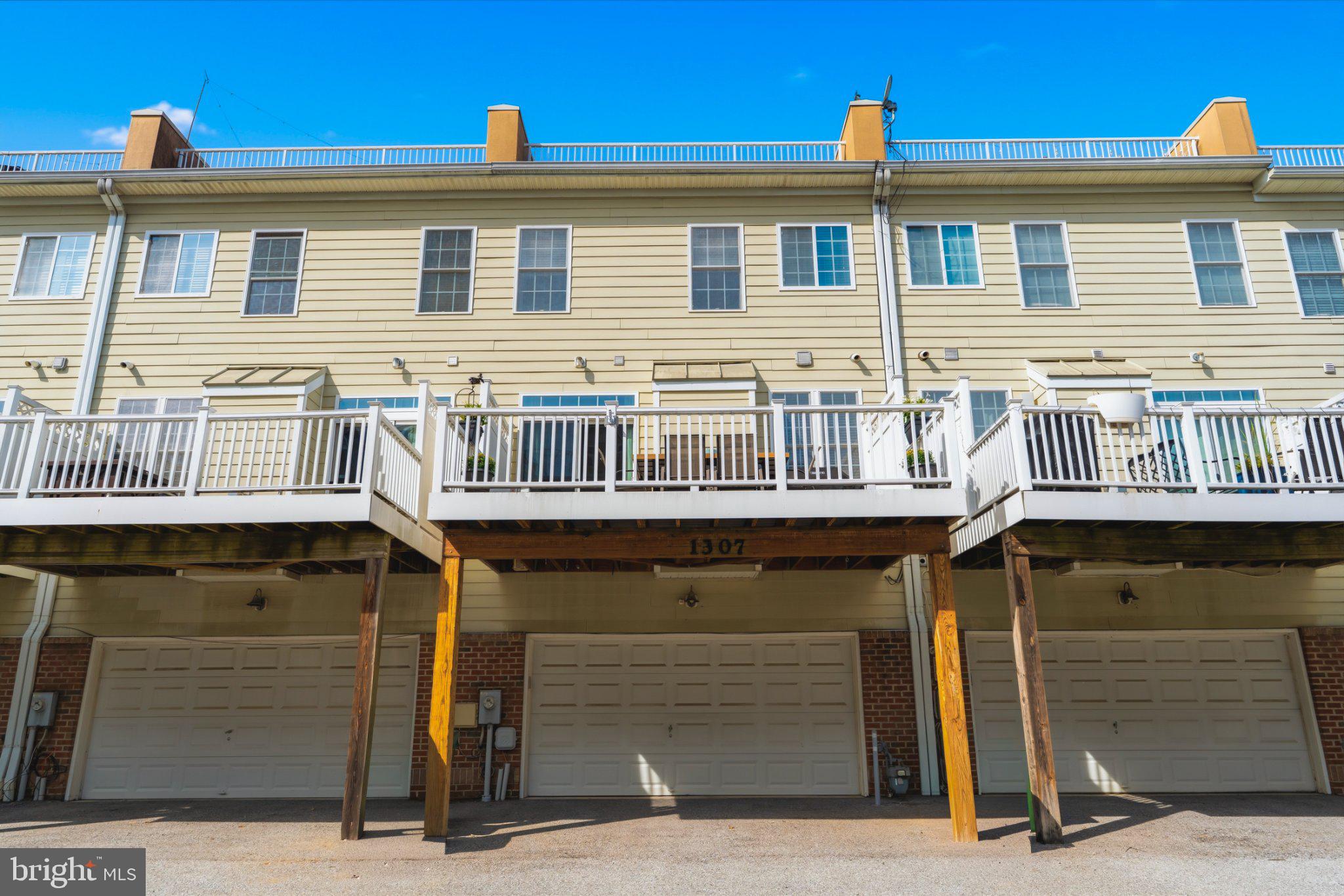 1307 LOWMAN STREET