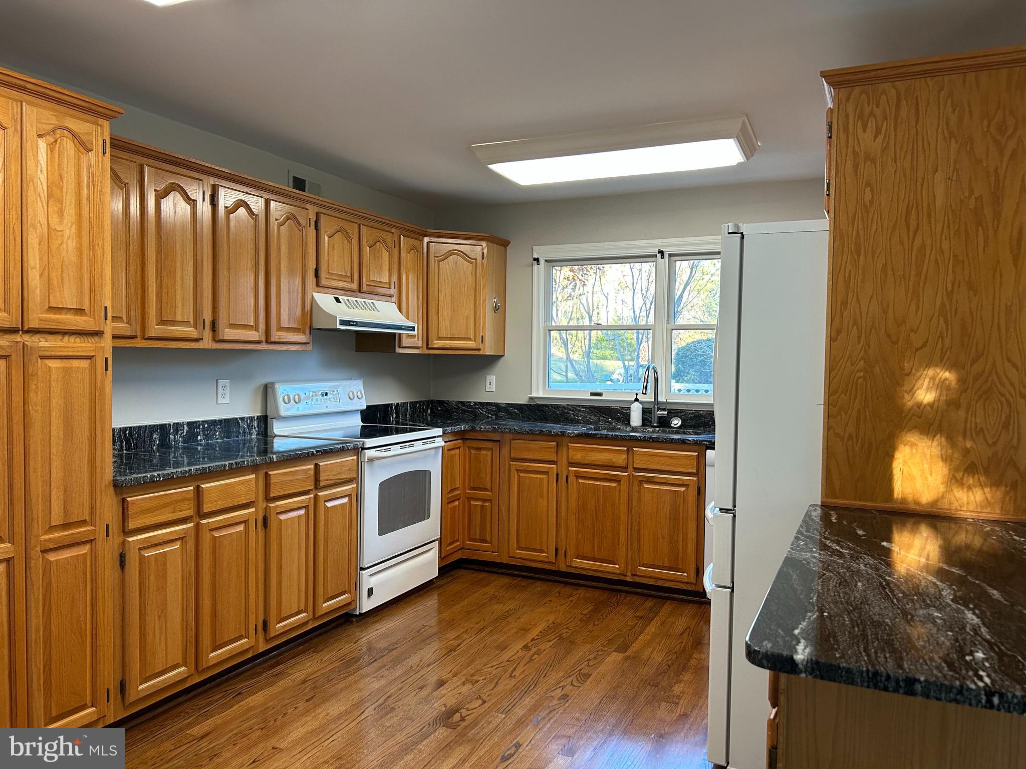 SUNNYBROOK FARMS - Residential