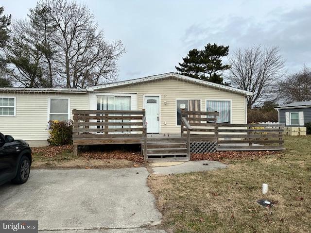 **SHORT SALE** **Property needs renovation** Will not pass regular FHA or conventional financing in its current condition. Being sold as-is and subject to third-party approval. Per Lender requirements: Offers will not be reviewed or accepted until 15 DOM. Property will not be in broom swept condition upon closing. Items in property may convey with sale. *The list price reflects the amount owed on the property, not its fair market value.