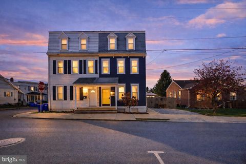 Homes For Sale - 934 N Queen Street<br/> New York, PA 17404
