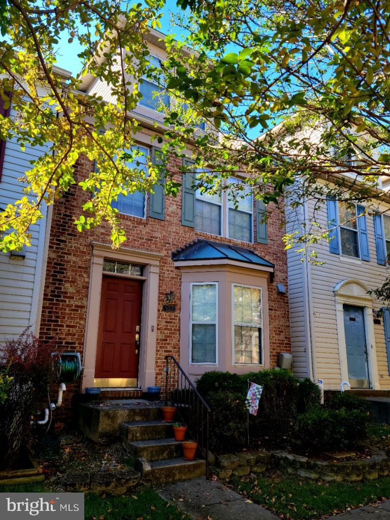CROMWELL FOUNTAIN - Residential