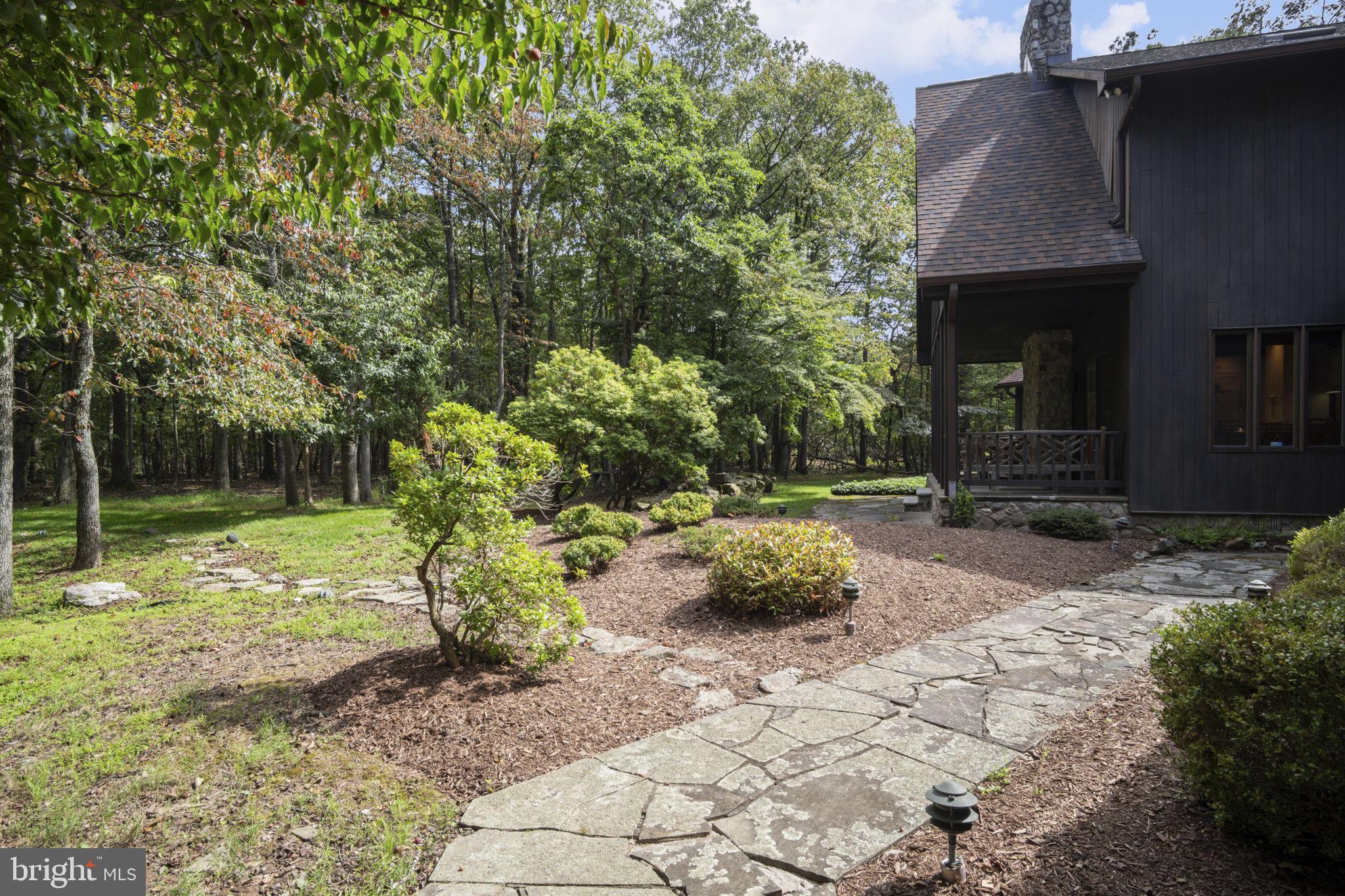 LAURELCREST - Residential