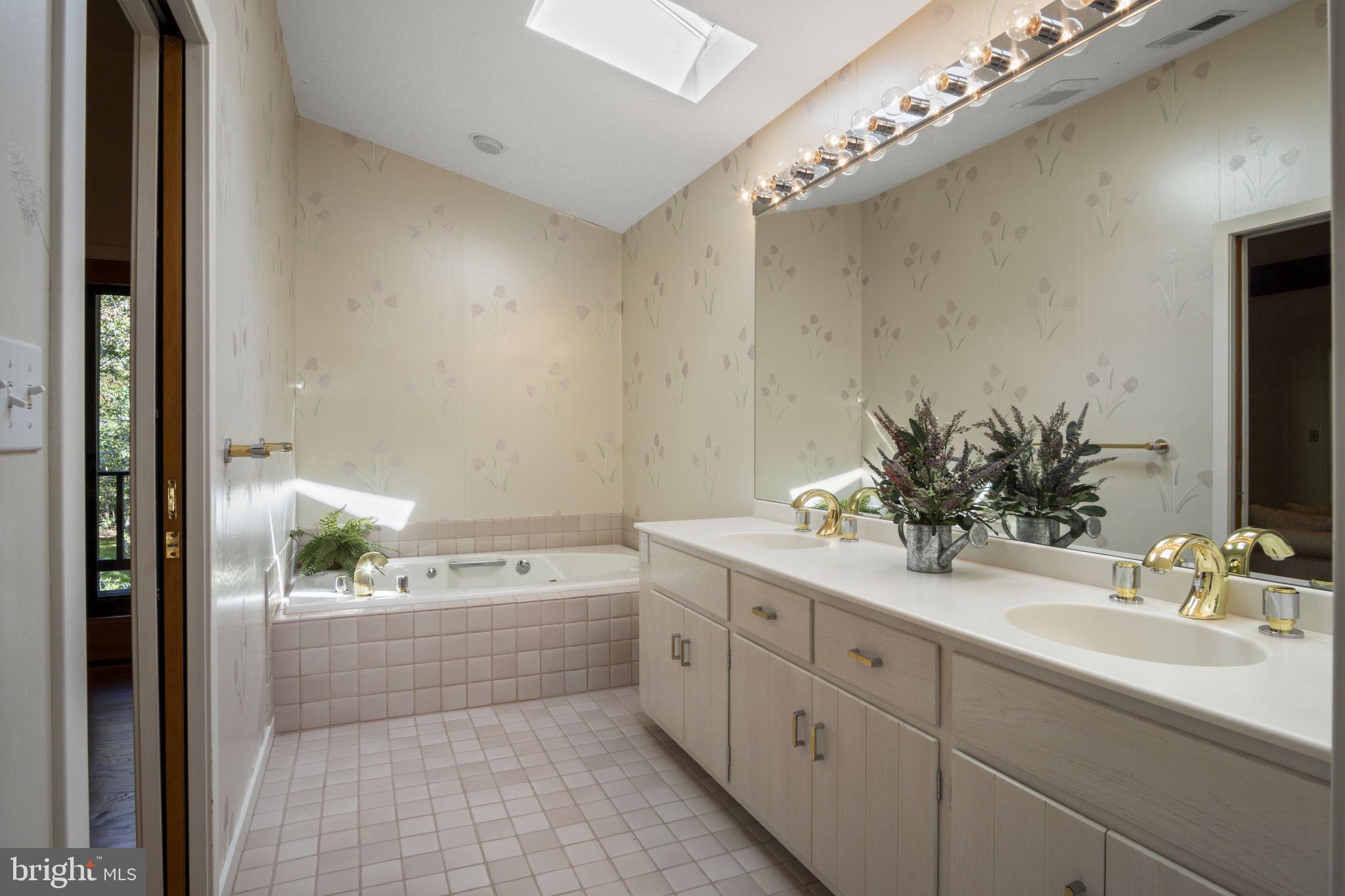 LAURELCREST - Residential