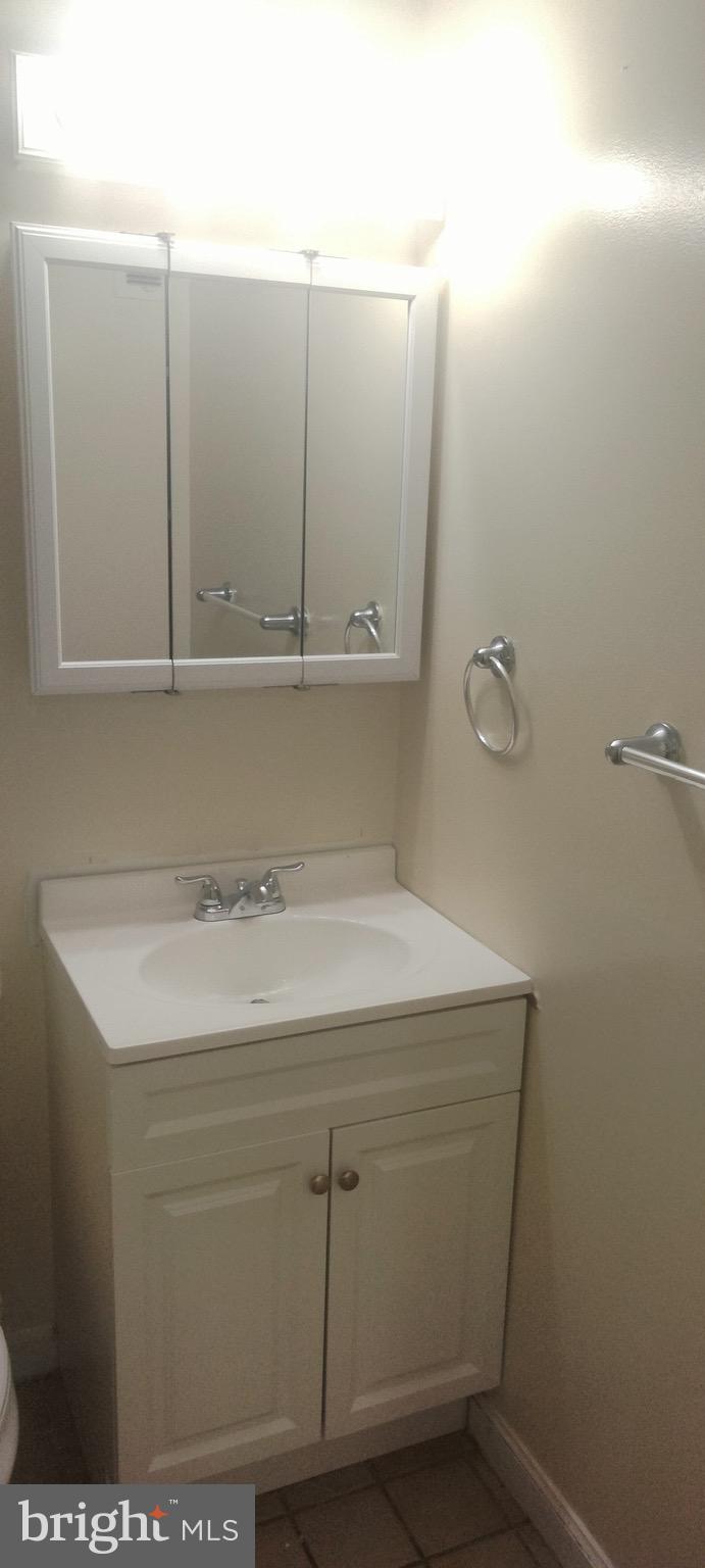 HOLLY HILL CONDOMINIUMS - Residential Lease