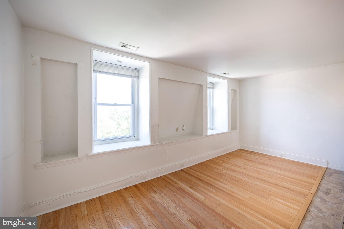 1728 GREEN STREET UNIT 4F