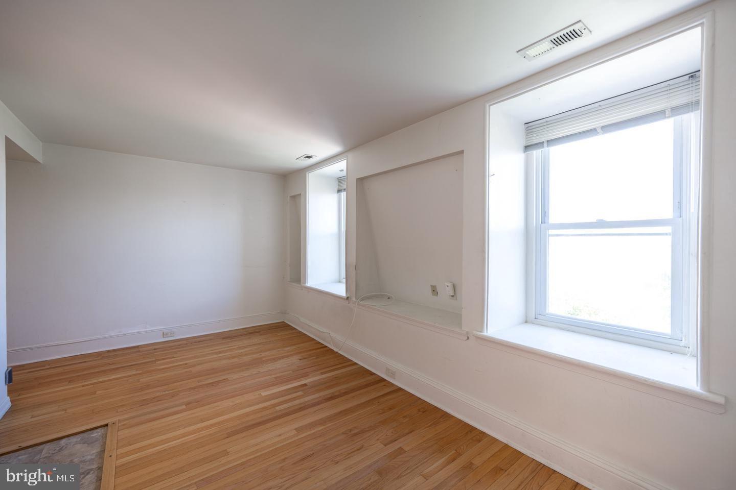1728 GREEN STREET UNIT 4F